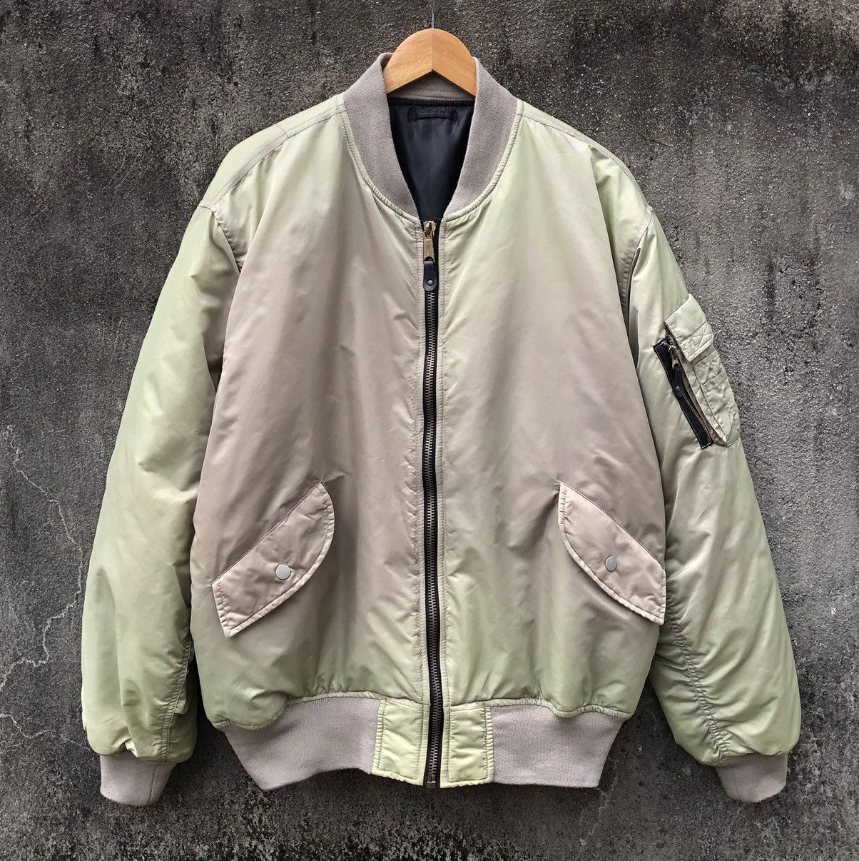 Vintage Vintage Sun Faded Ma-1 Bomber Jacket Size US XL / EU 56 / 4 - 1 Thumbnail