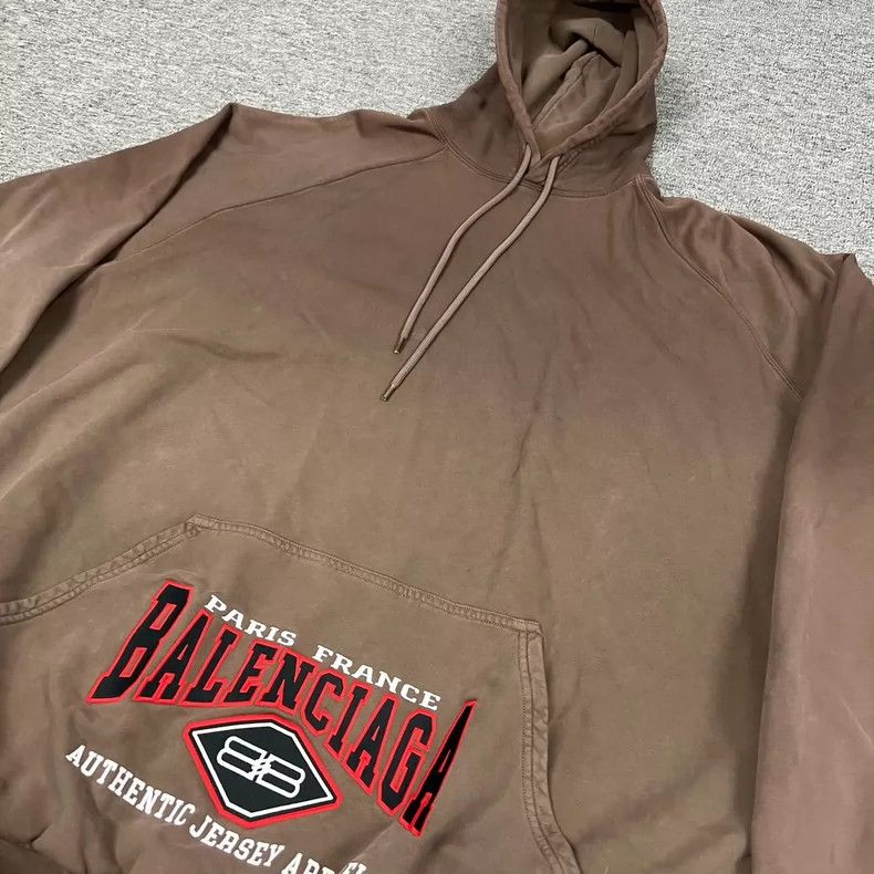 Balenciaga Balenciaga Washing to make old brown bat hooded sweater Size US M / EU 48-50 / 2 - 3 Thumbnail