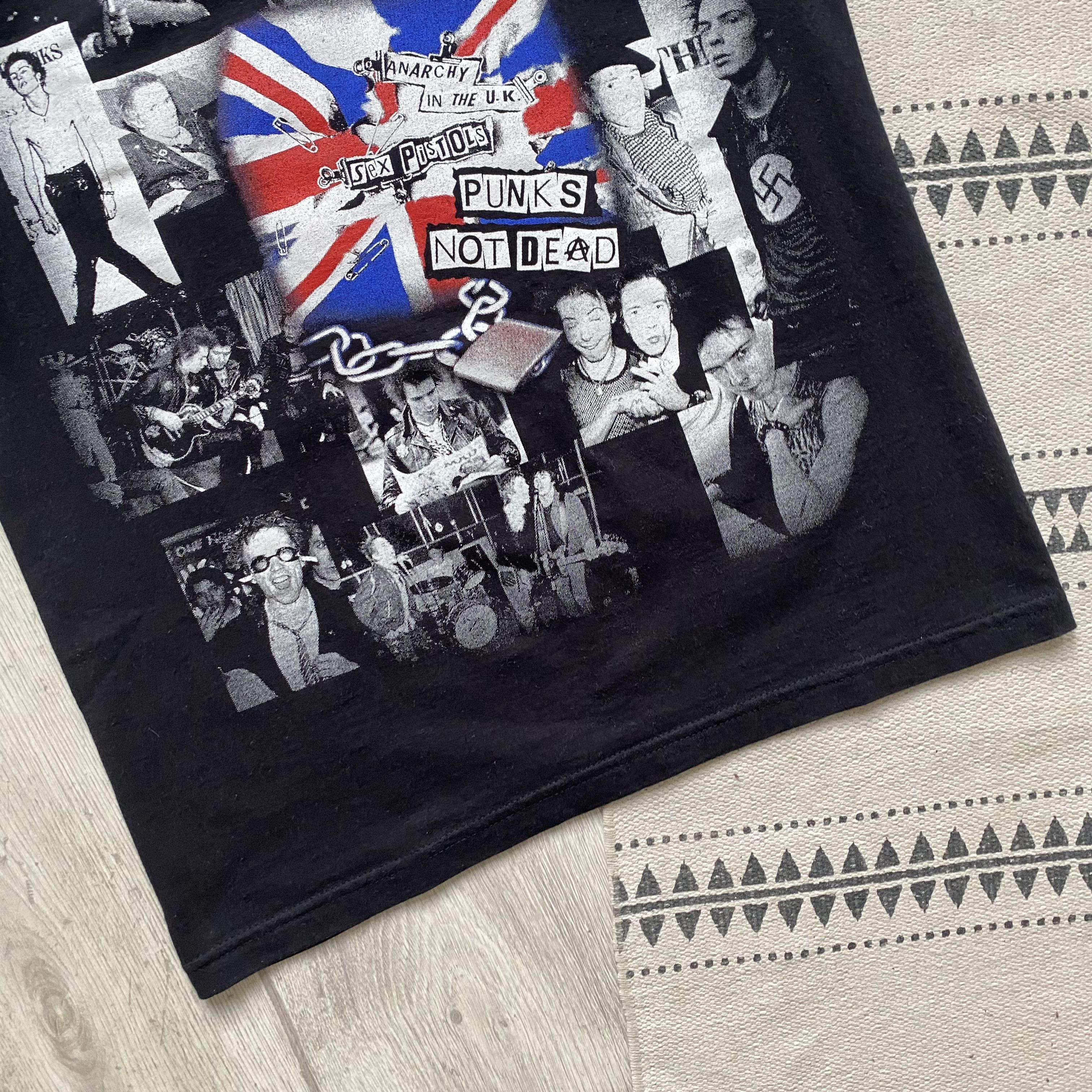 Band Tees Vintage Sex Pistols Band Tee UK Punk Rock Size US XS / EU 42 / 0 - 4 Thumbnail