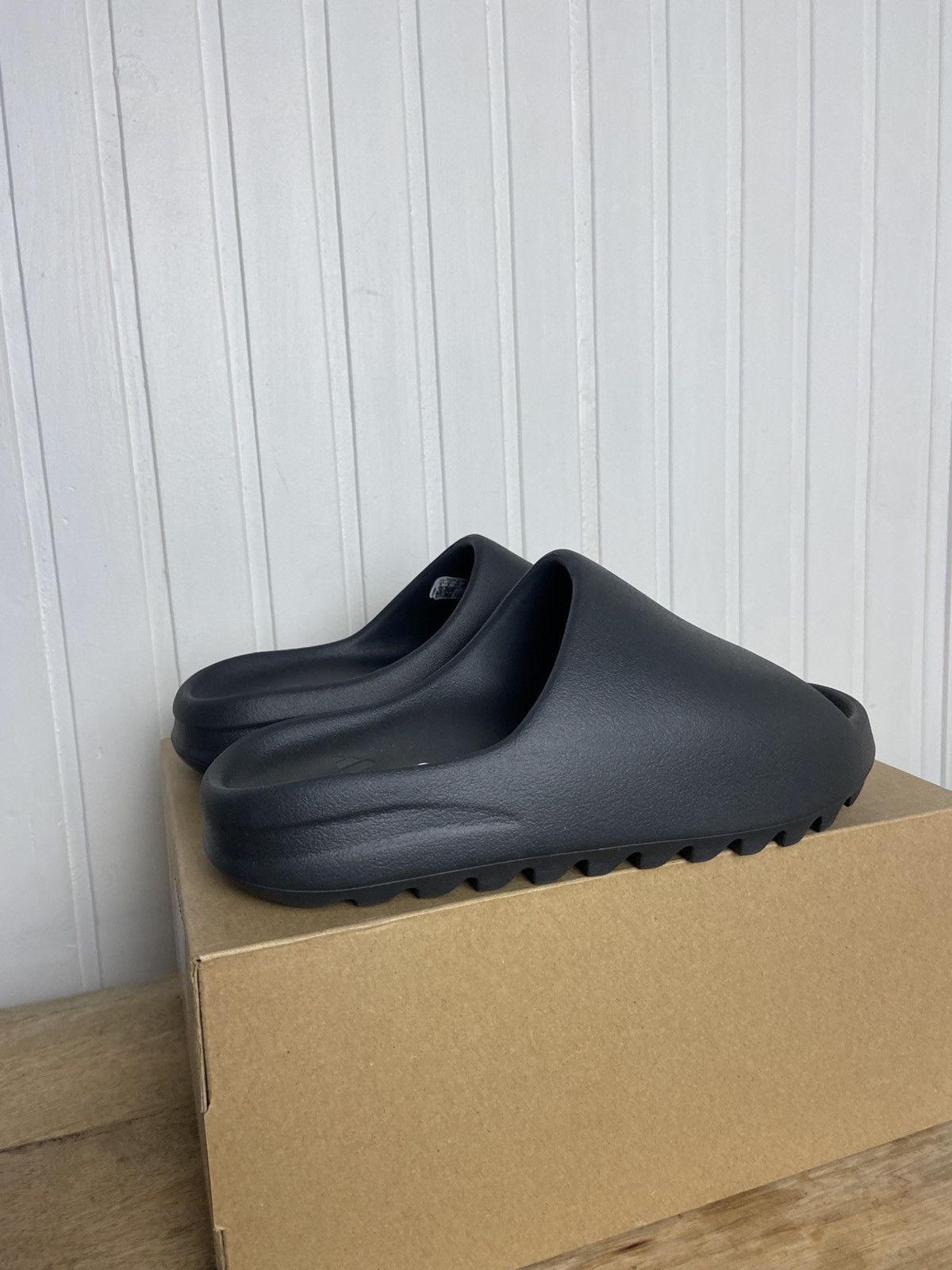 Adidas New adidas Yezzy Slide "Onyx" size us8 Size US 8 / EU 41 - 4 Thumbnail
