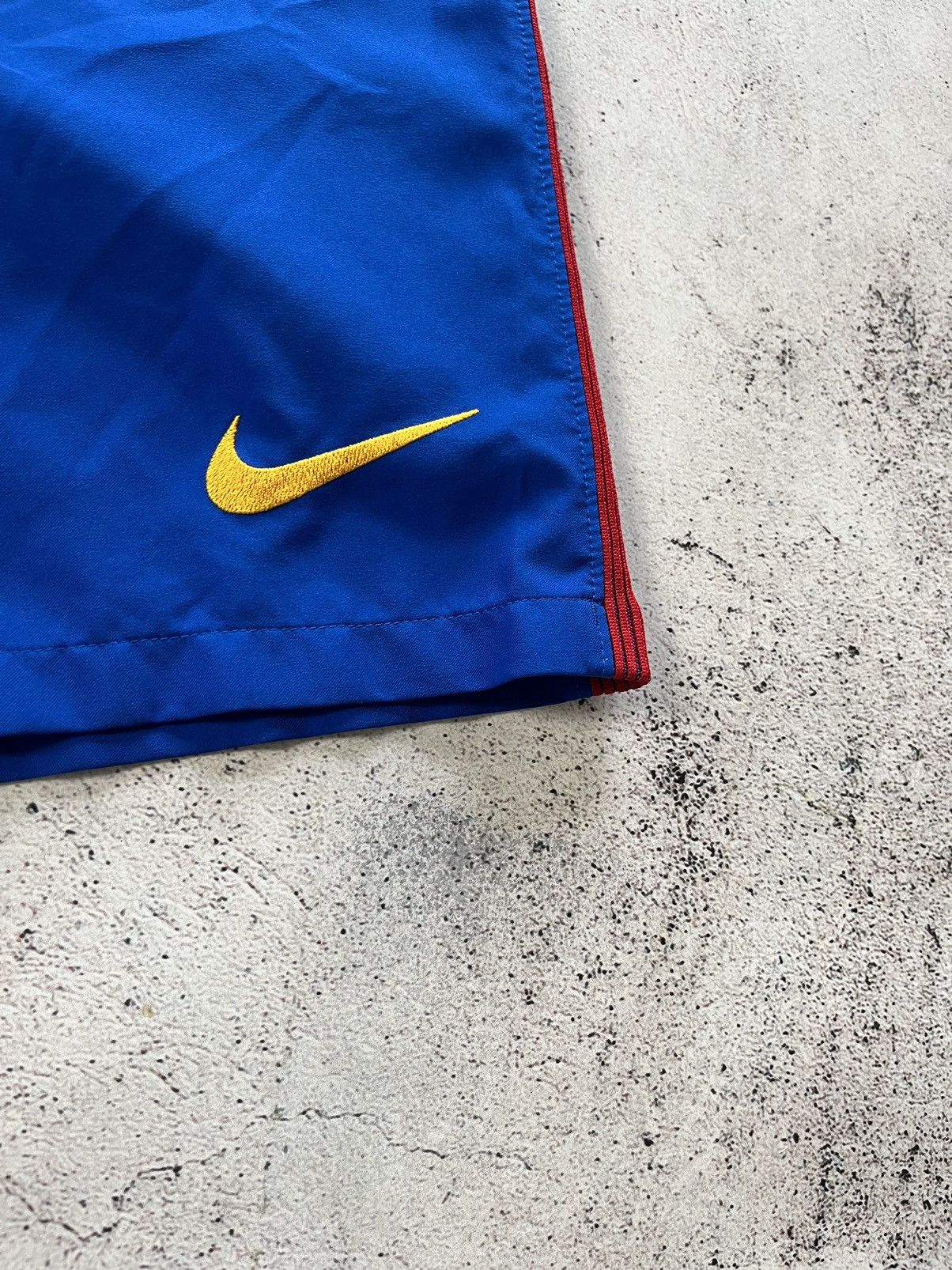 Nike BARCELONA 2016 2017 HOME FOOTBALL SOCCER SHORTS NIKE Size US 32 / EU 48 - 3 Thumbnail
