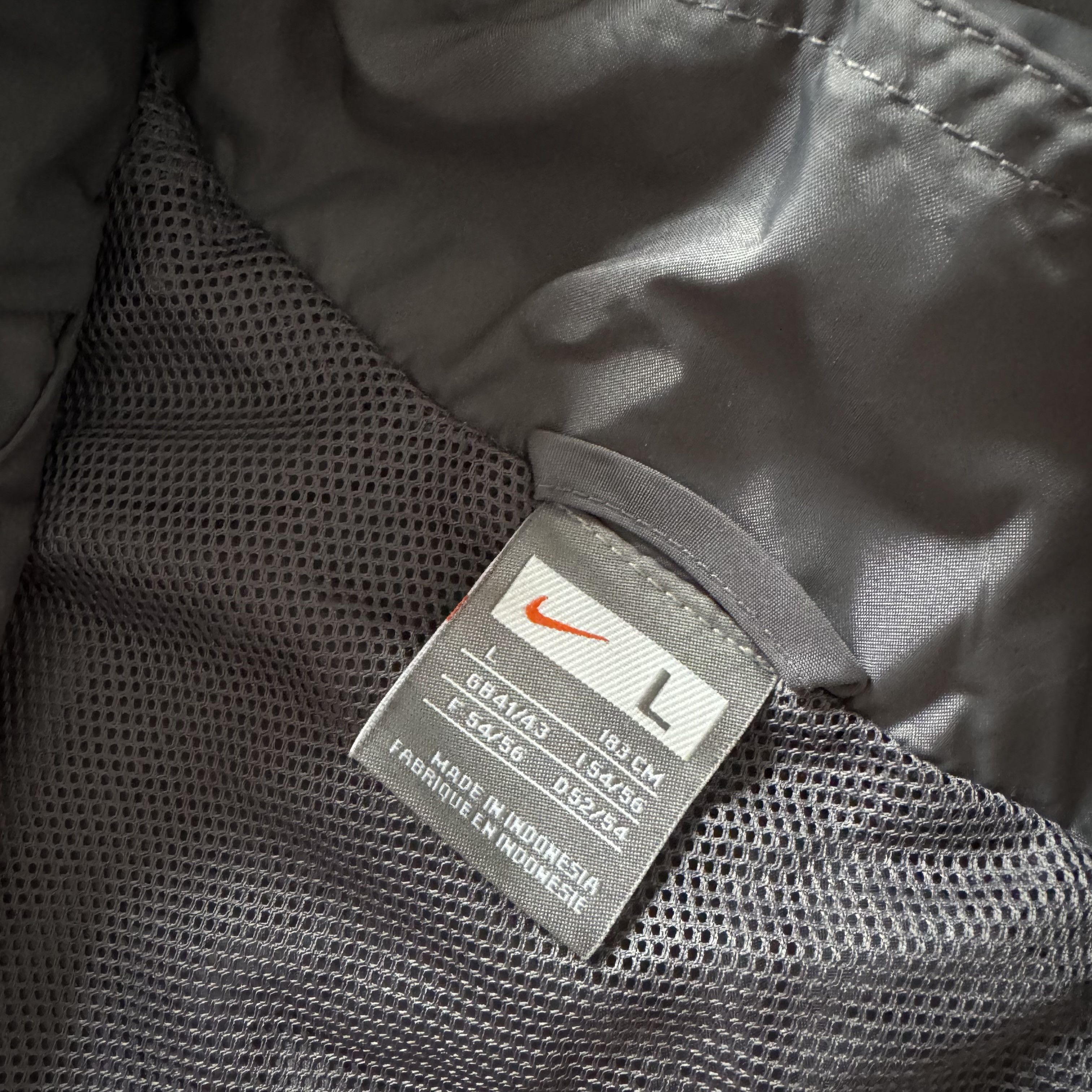 Vintage NIKE NYLON TRACK WINDBREAKER VINTAGE DRILL BAGGY JACKET Size US L / EU 52-54 / 3 - 5 Thumbnail