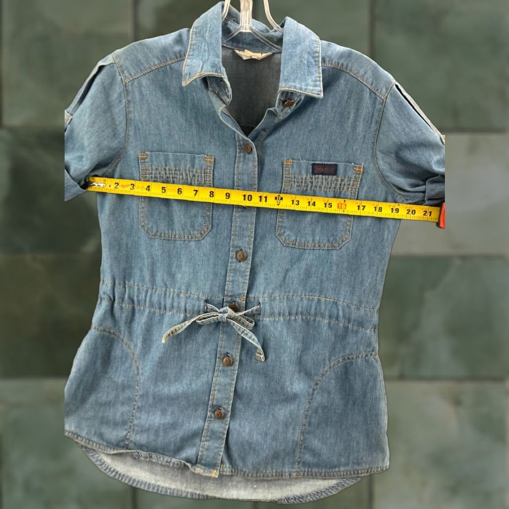 Levi's VINTAGE Levi's Denim Shirt Womens Large Belted Pockets Roll Tab Sleeve 80s 90s Button-Up 100% Cotton Blue Size L / US 10 / IT 46 - 1 Thumbnail
