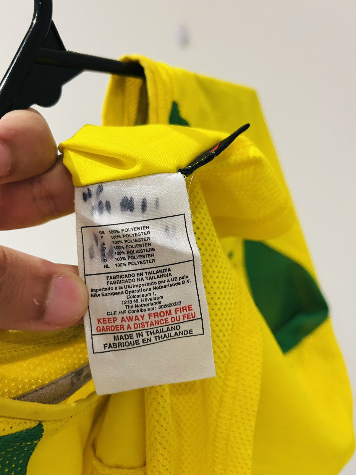 Nike Brazil 2002 home jersey Size US M / EU 48-50 / 2 - 5 Thumbnail