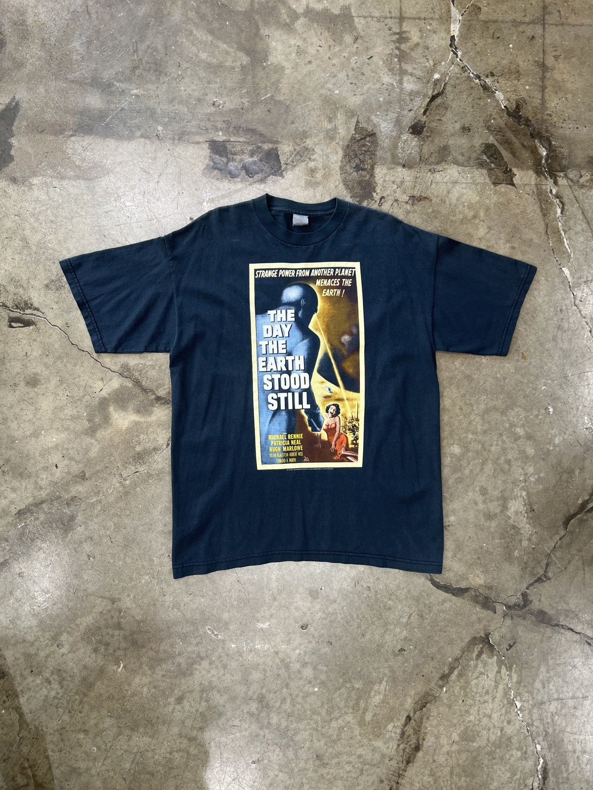 Vintage Vintage 1995 Day the Earth Stood Still Movie Promo Tee XL Size US XL / EU 56 / 4 - 2 Thumbnail