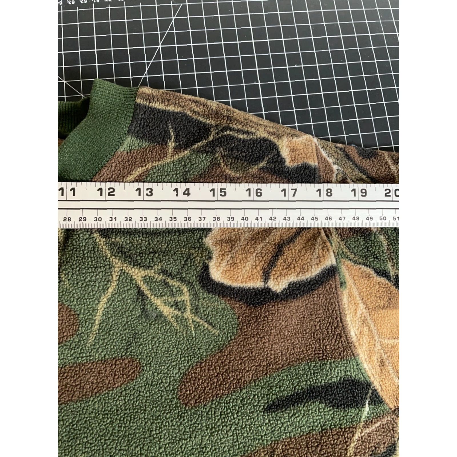 Vintage VINTAGE Northwest Territory Sweatshirt Camouflage Fleece Crew Neck Adult Large Green Mitten Sleeve Cuffs Pockets Logo Heavyweight Regular Mens Size US L / EU 52-54 / 3 - 7 Thumbnail
