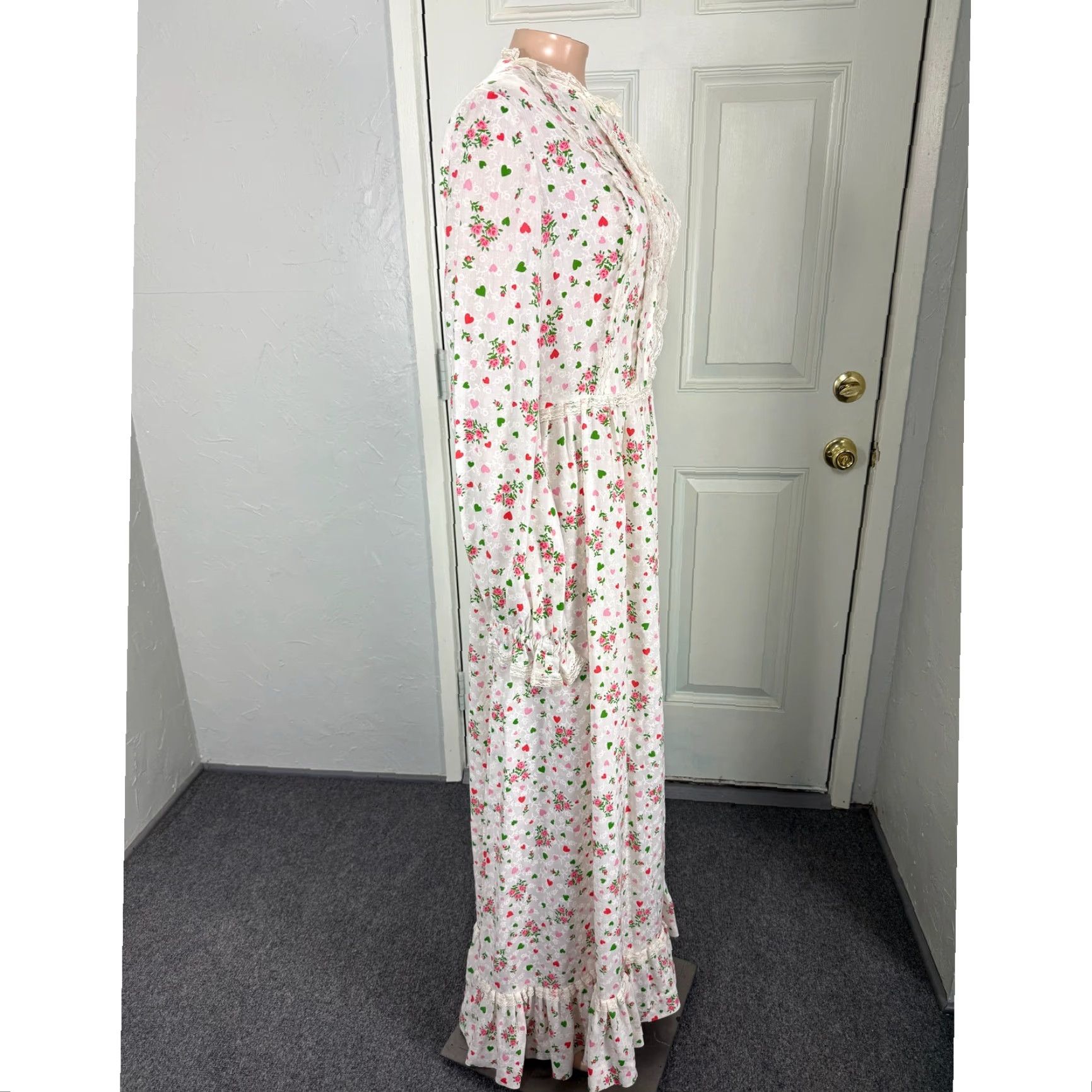 Vintage VINTAGE Handmade 70s Dress Bohemian Maxi Cotton Long sleeve White 38" Bust 30" Waist 57" Shoulder to Hem S/M Womens Size S / US 4 / IT 40 - 5 Thumbnail