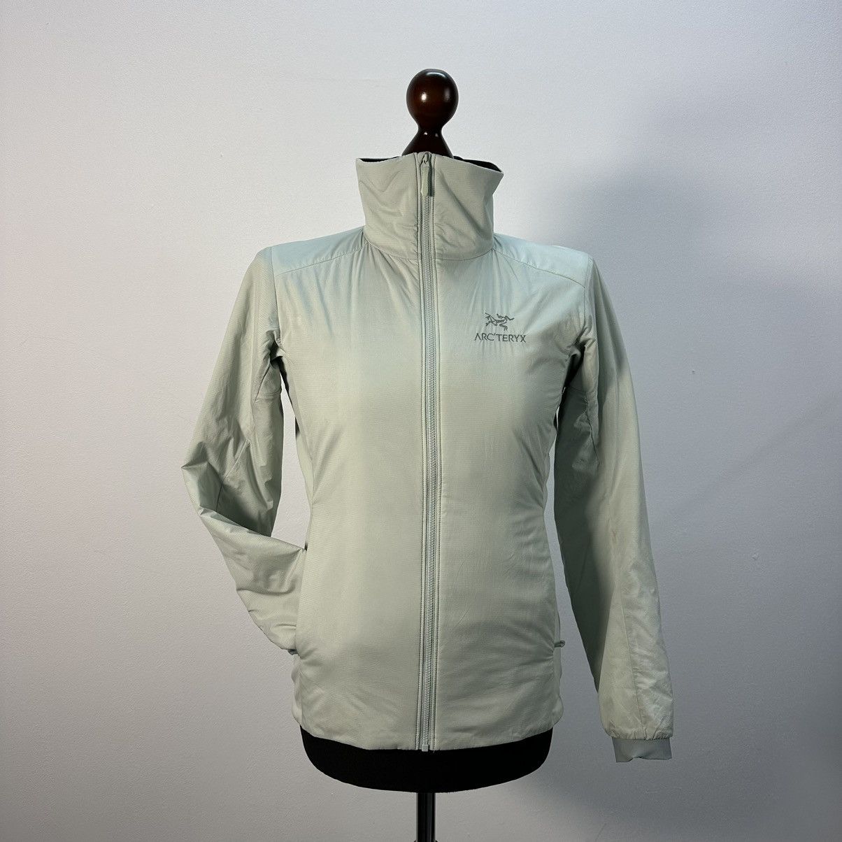 image of Arcteryx Arc’Teryx Atom Lt Jacket in Blue, Women's (Size Small)