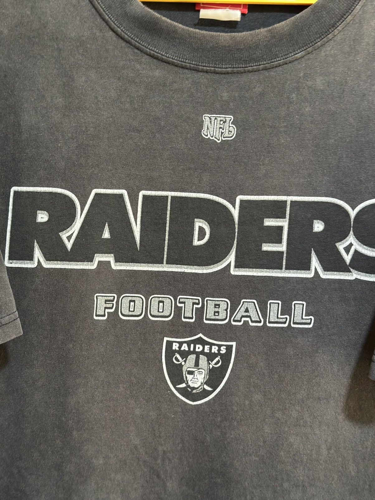 NFL × Vintage Vintage Nfl Raider Football Distress Tee Size US XL / EU 56 / 4 - 2 Thumbnail