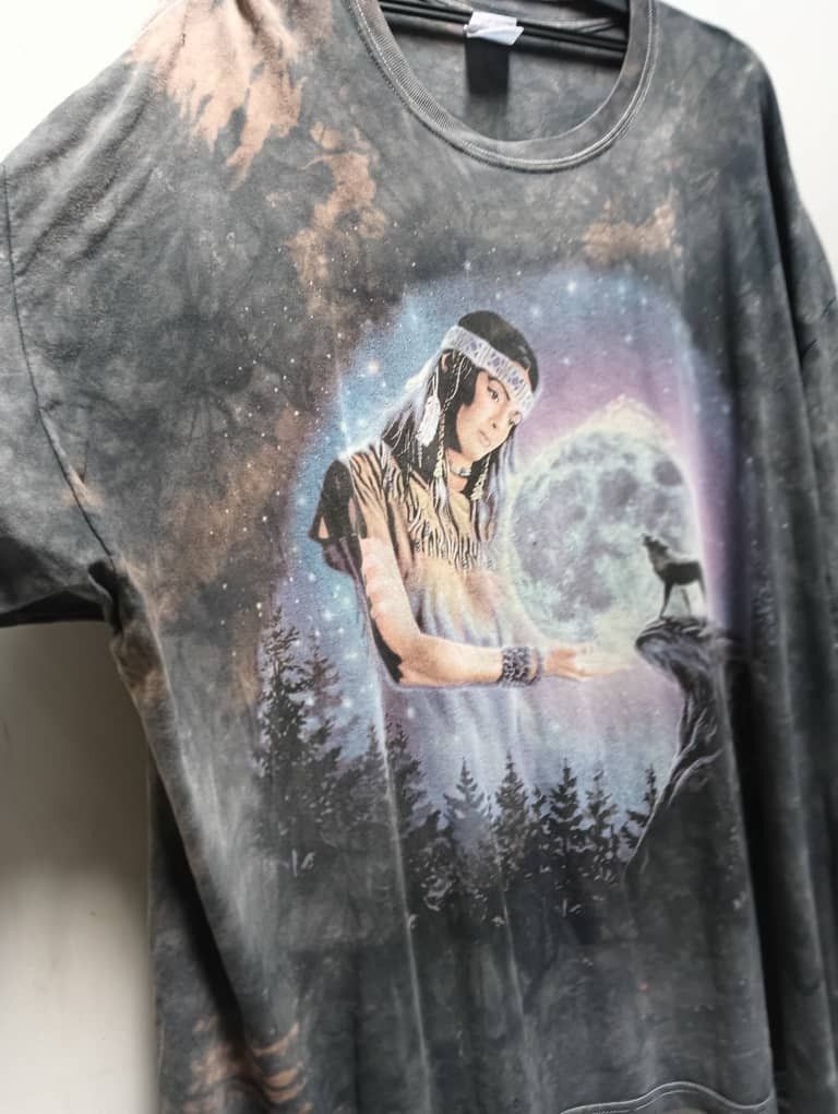 Gildan × Native Vintage Y2K native america woman and wolves nature tshirts Size US XXL / EU 58 / 5 - 3 Thumbnail