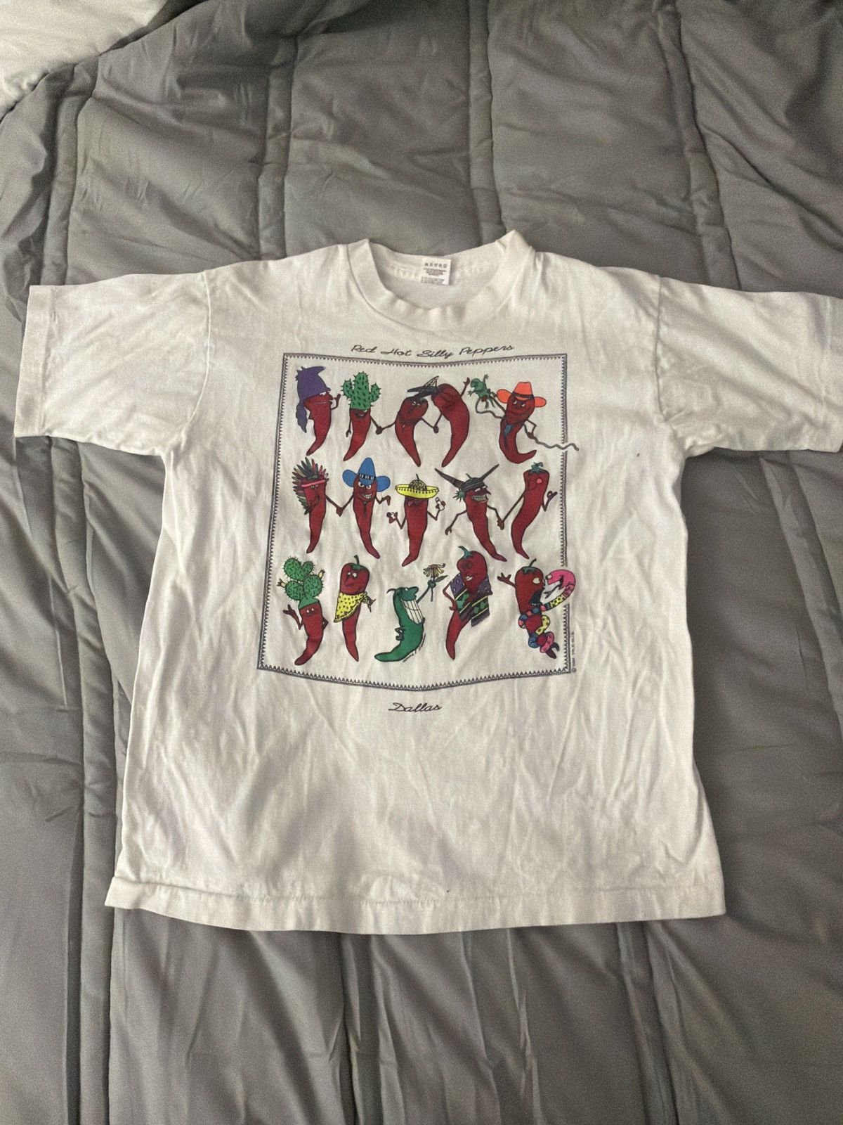 Vintage Vintage Red Hot ChillinPeppers RHCP tour shirt Dallas Size US M / EU 48-50 / 2 - 1 Thumbnail