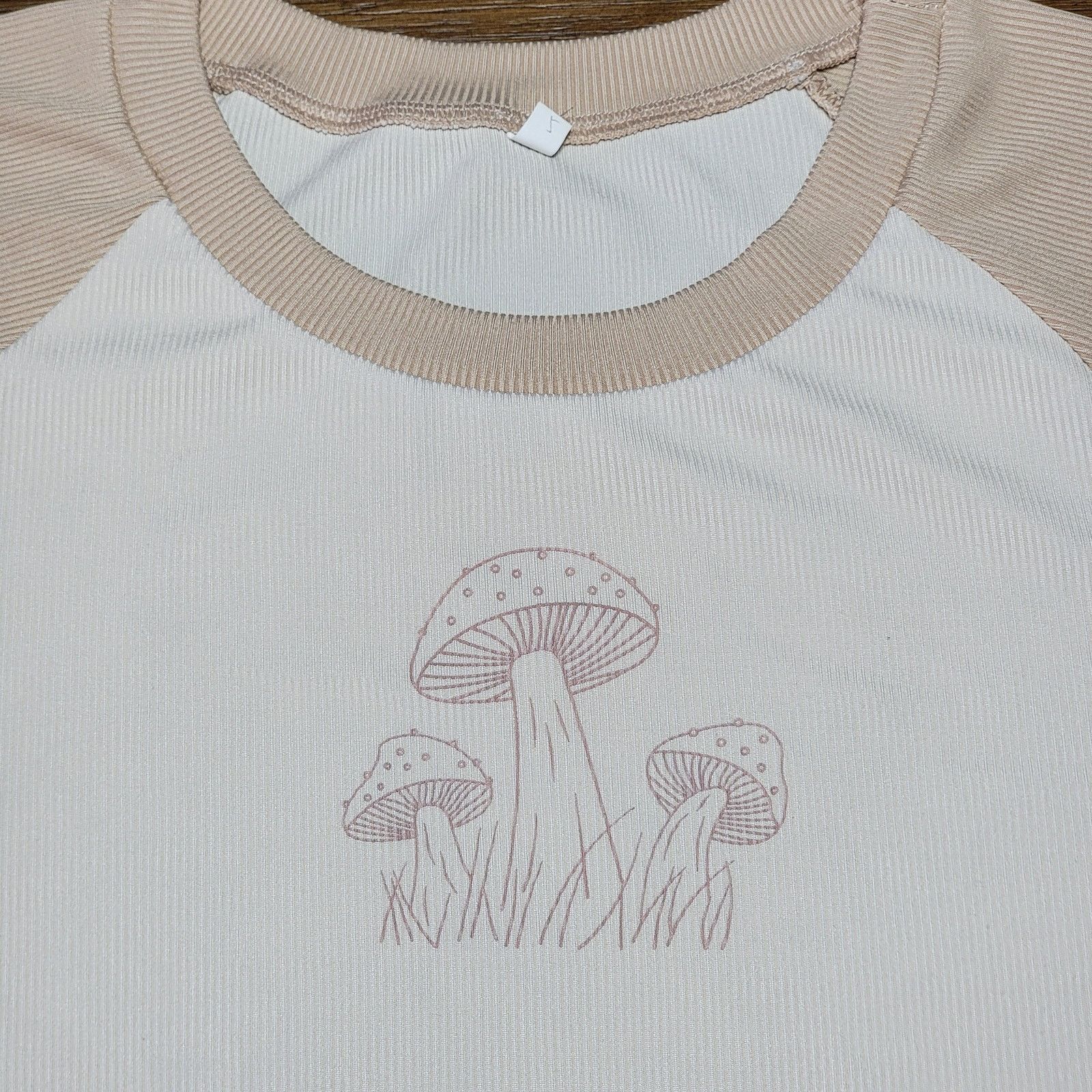 Other Beige Crop Top Tee w/ Mushrooms - Size Small (Junior XL) Size S / US 4 / IT 40 - 2 Thumbnail