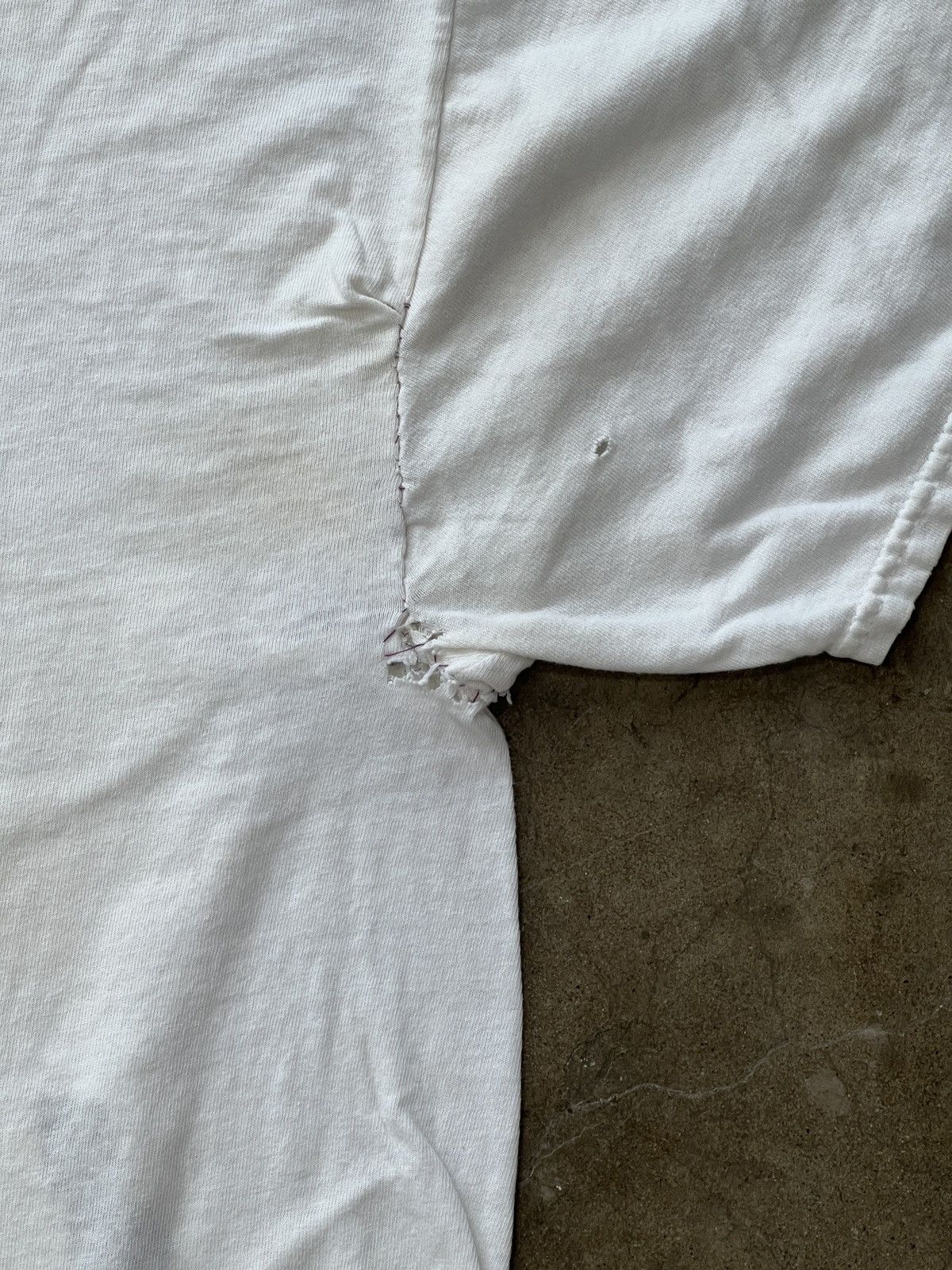 Vintage Vintage Blood Donation Starve a Mosquito Distressed Tee XL Size US XL / EU 56 / 4 - 7 Thumbnail