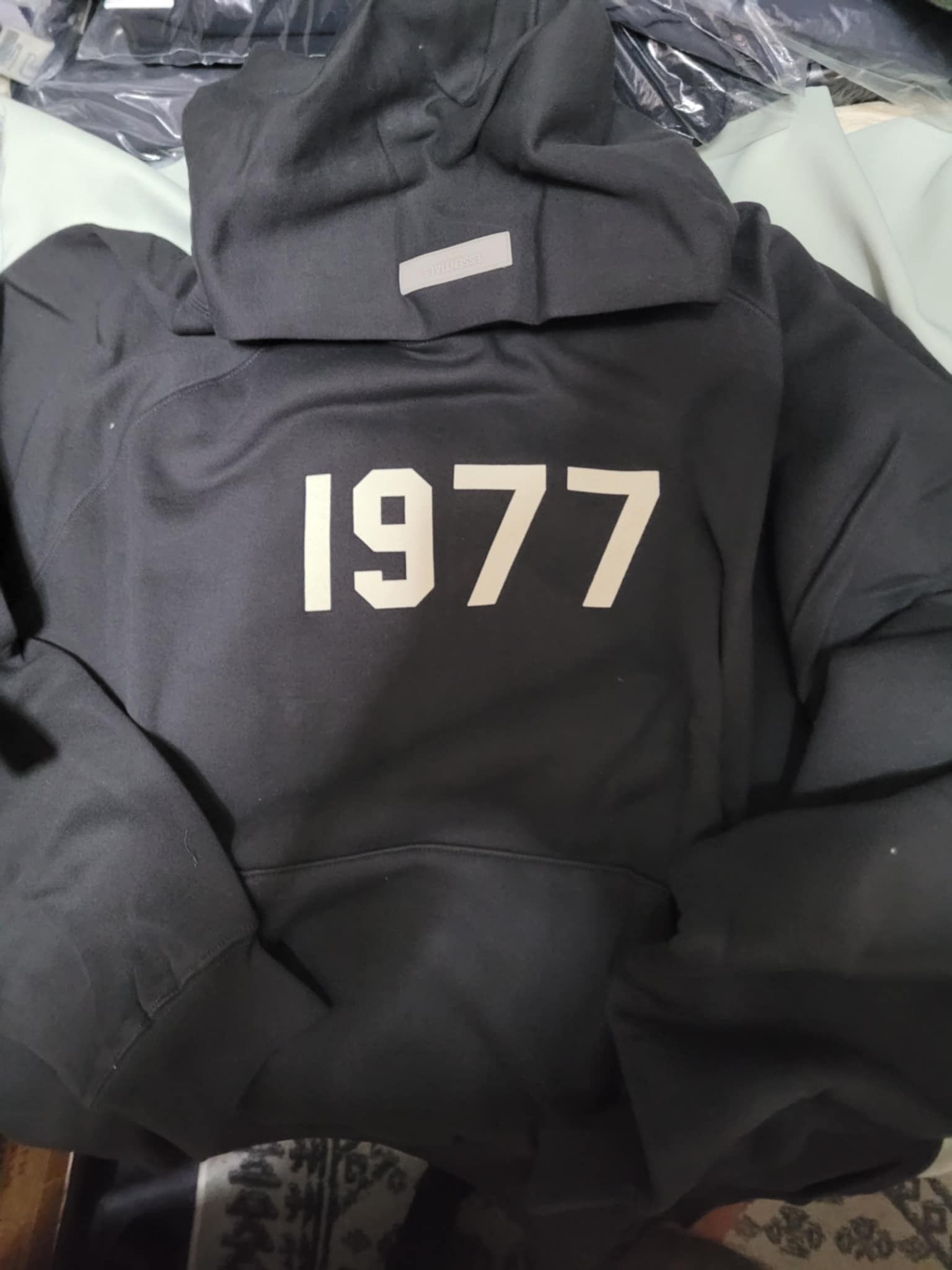 Fear of God sz XXL Fear of God Essentials 1977 Hoodie Iron Size US XXL / EU 58 / 5 - 7 Thumbnail
