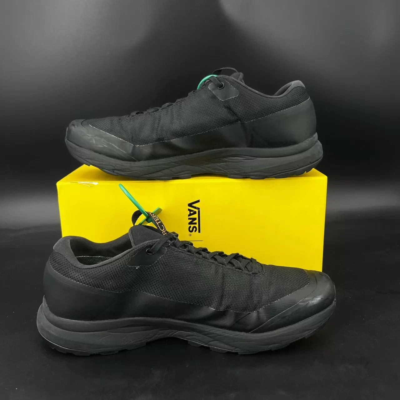 Arc'teryx Arcteryx Aerios Black Gold 44.5 Lightly Used Size US 11.5 / EU 44-45 - 2 Thumbnail