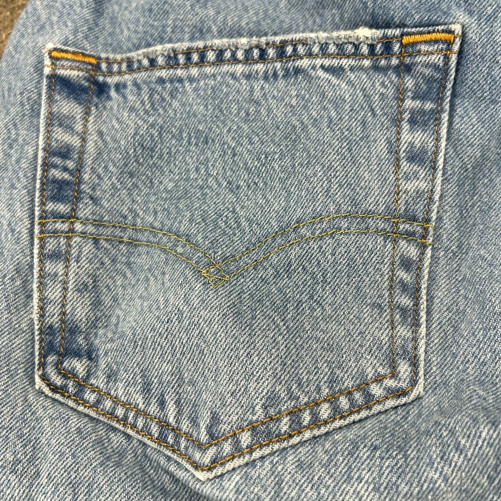 Levi's VINTAGE Levi's 501 Jeans Mens 33x30 Straight Regular Light Wash Distressed Denim Blue Jeans Mens Regular 501 Series Retro Distressed Pockets 5-Pocket Size US 33 - 3 Thumbnail