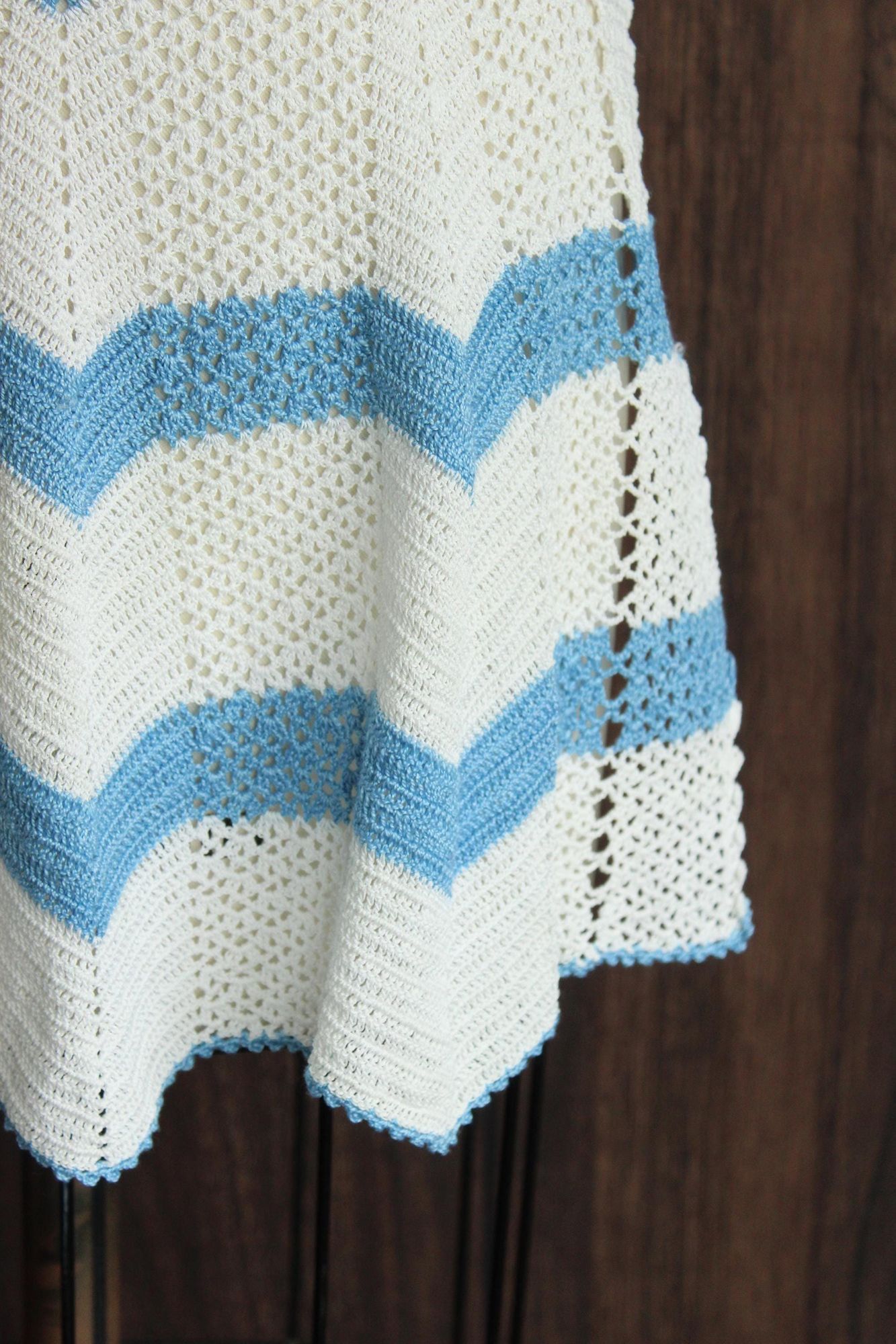 Vintage Vintage 1950s 1960s Half Apron, Crocheted in White and Blue, Size ONE SIZE - 4 Thumbnail