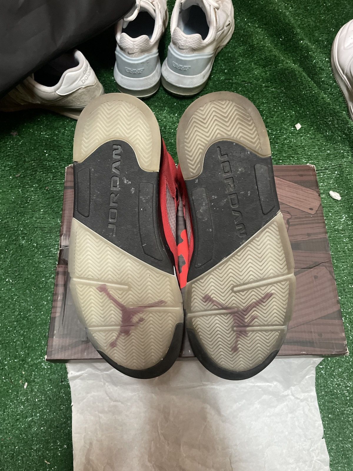 Jordan Brand × Nike Jordan 5 Raging Bull Size US 11 / EU 44 - 4 Thumbnail