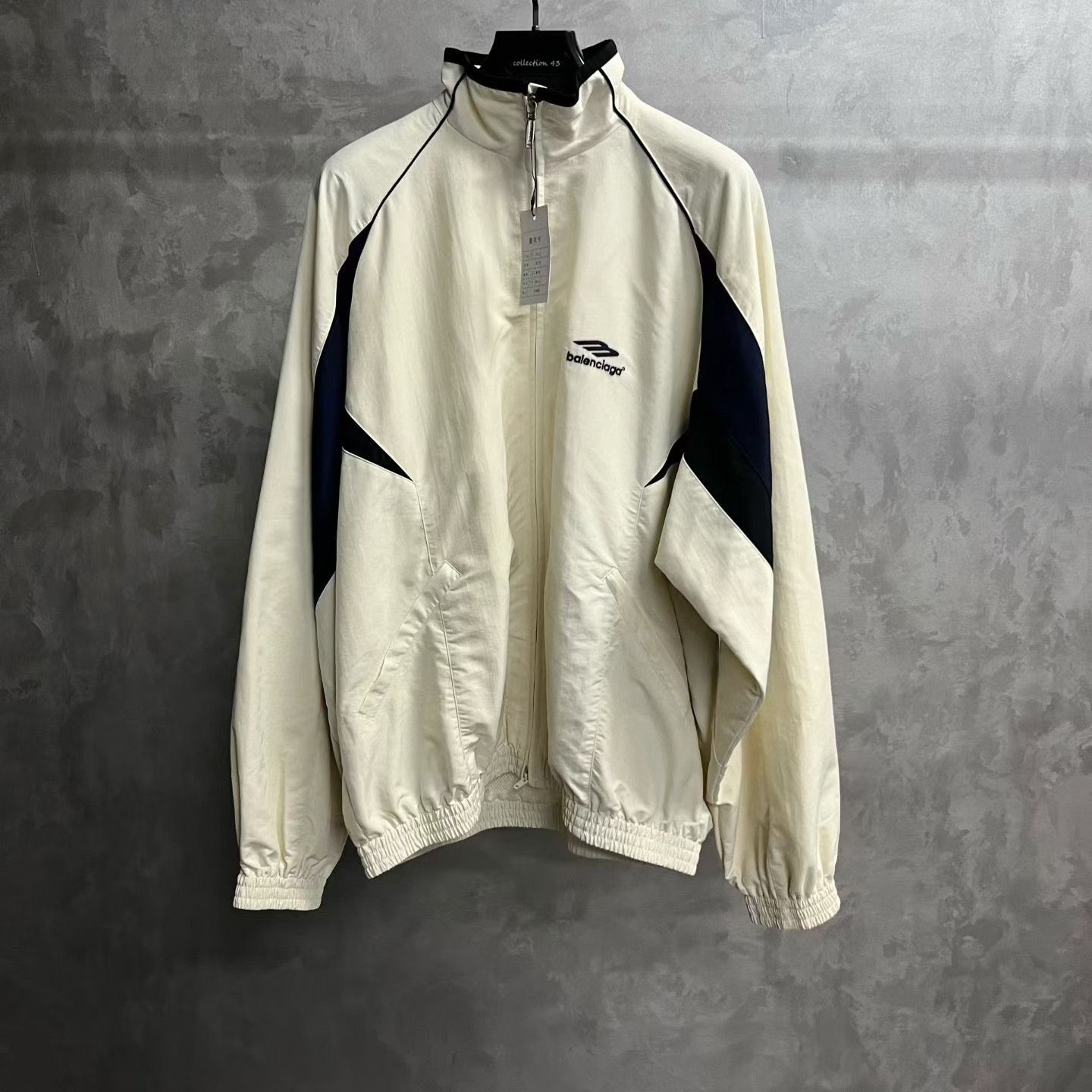 Balenciaga Balenciaga Retro Printed Multi Light Jacket xs Men Size US XS / EU 42 / 0 - 1 Thumbnail