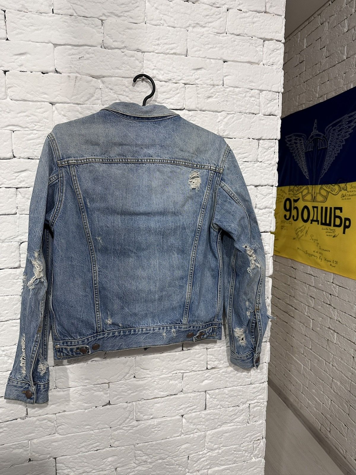 R13 R13 Sky Trucker Distressed Denim Holly Wash Women’s XS Size XS / US 0-2 / IT 36-38 - 9 Thumbnail