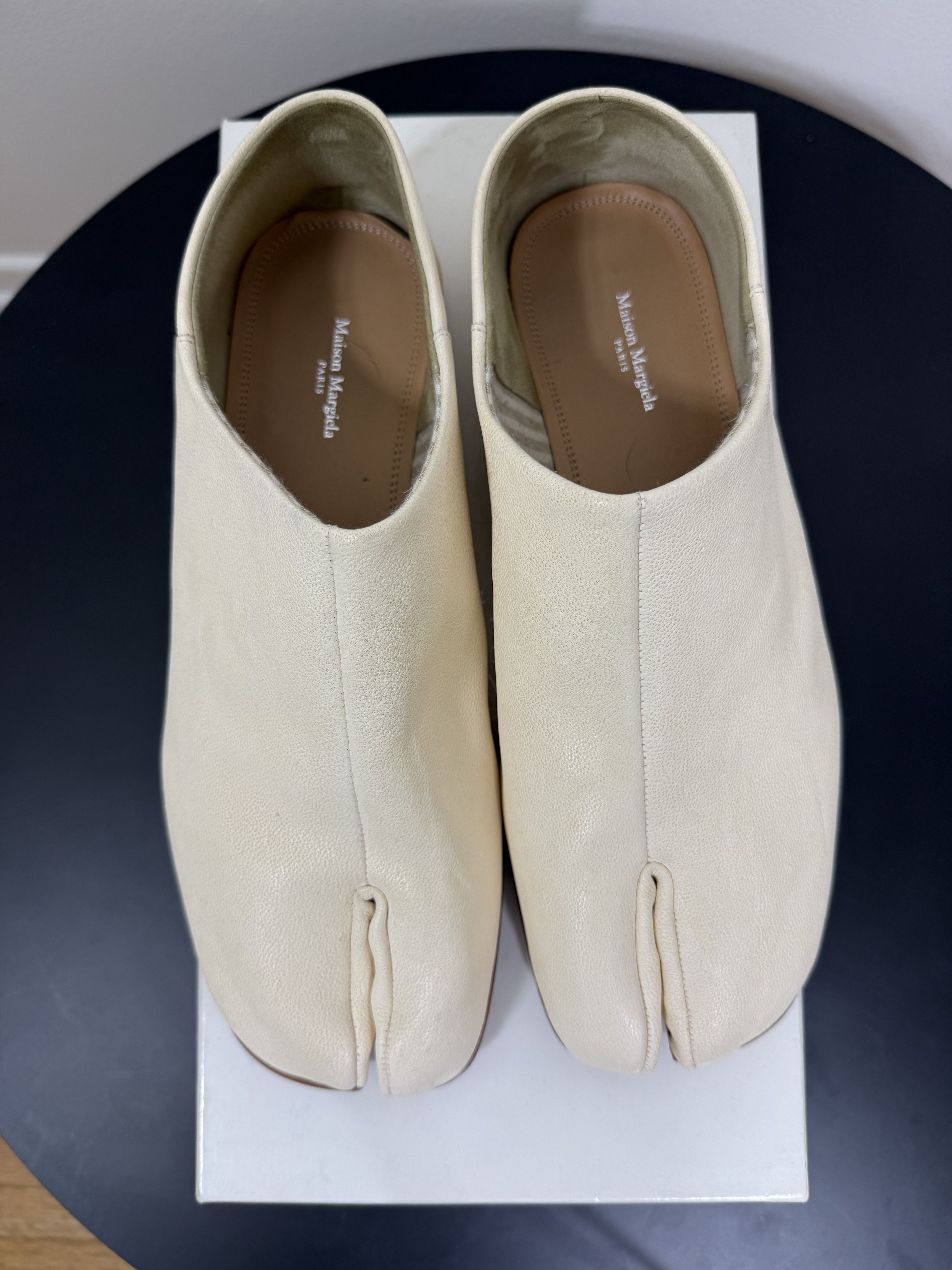 Maison Margiela Tabi Slippers in Tan/White Leather Size US 9 / EU 42 - 2 Thumbnail