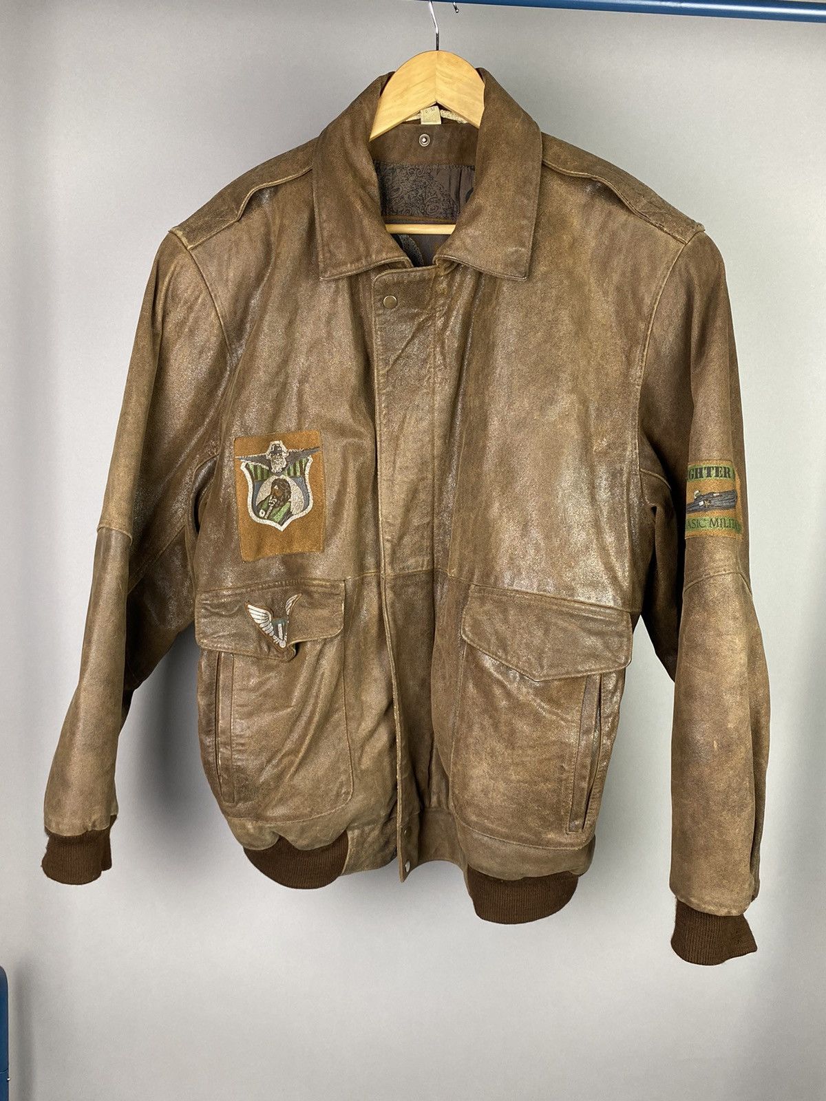 Vintage Vintage Leather Flying Bomber Jacket with Military Patches Size US L / EU 52-54 / 3 - 2 Thumbnail