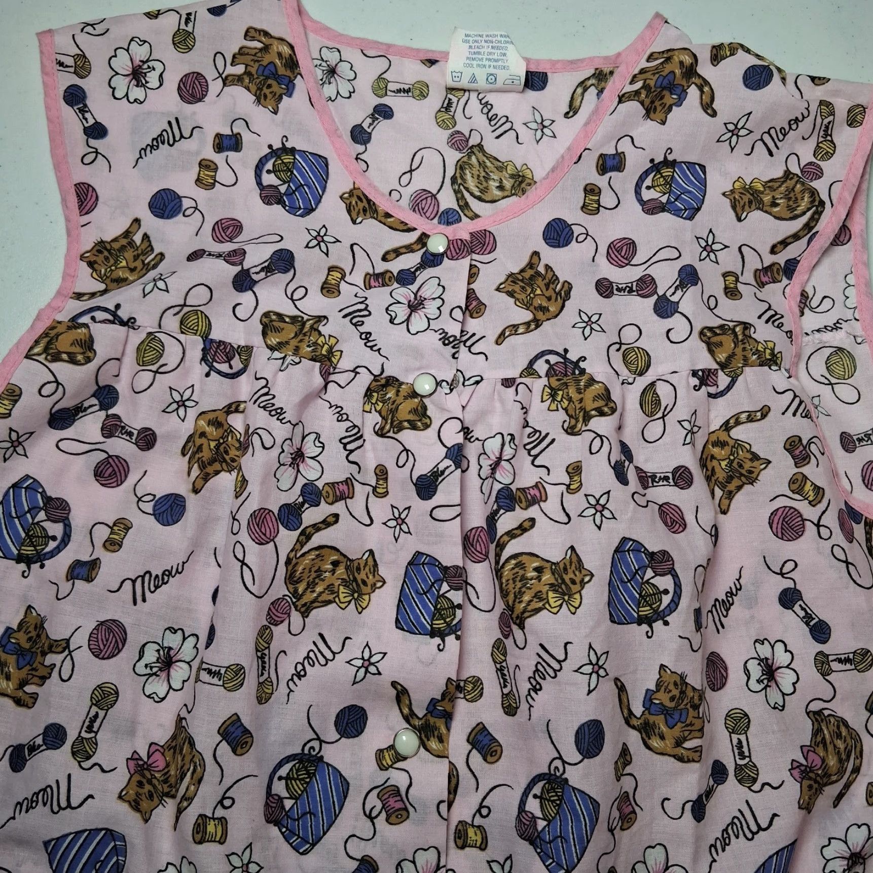 Vintage VINTAGE Artistic Creations House Dress Nightgown M Pink Cat Knitting Snap Front Gown Women size M with Pockets Size M / US 6-8 / IT 42-44 - 7 Thumbnail