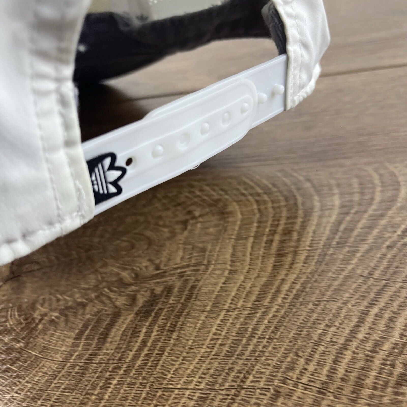 Adidas Adidas Snapback Hat Adidas Snapback Hat White Adjustable Hat Size ONE SIZE - 9 Thumbnail