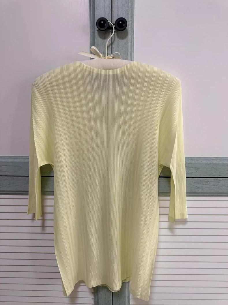 Issey Miyake Issey Miyake size:3 Light yellow pleated round-neck half-s Size XS / US 0-2 / IT 36-38 - 4 Thumbnail