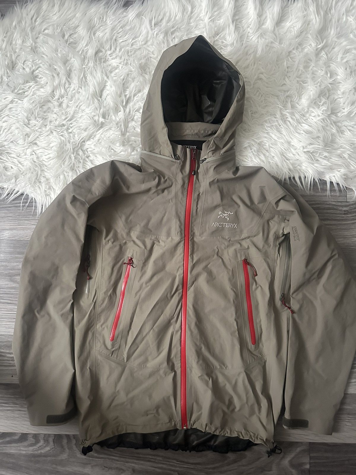 Arc'teryx RARE Arcteryx Beta Alpha SL Beige Gore Tex Jacket Red Zipper Size US L / EU 52-54 / 3 - 1 Thumbnail