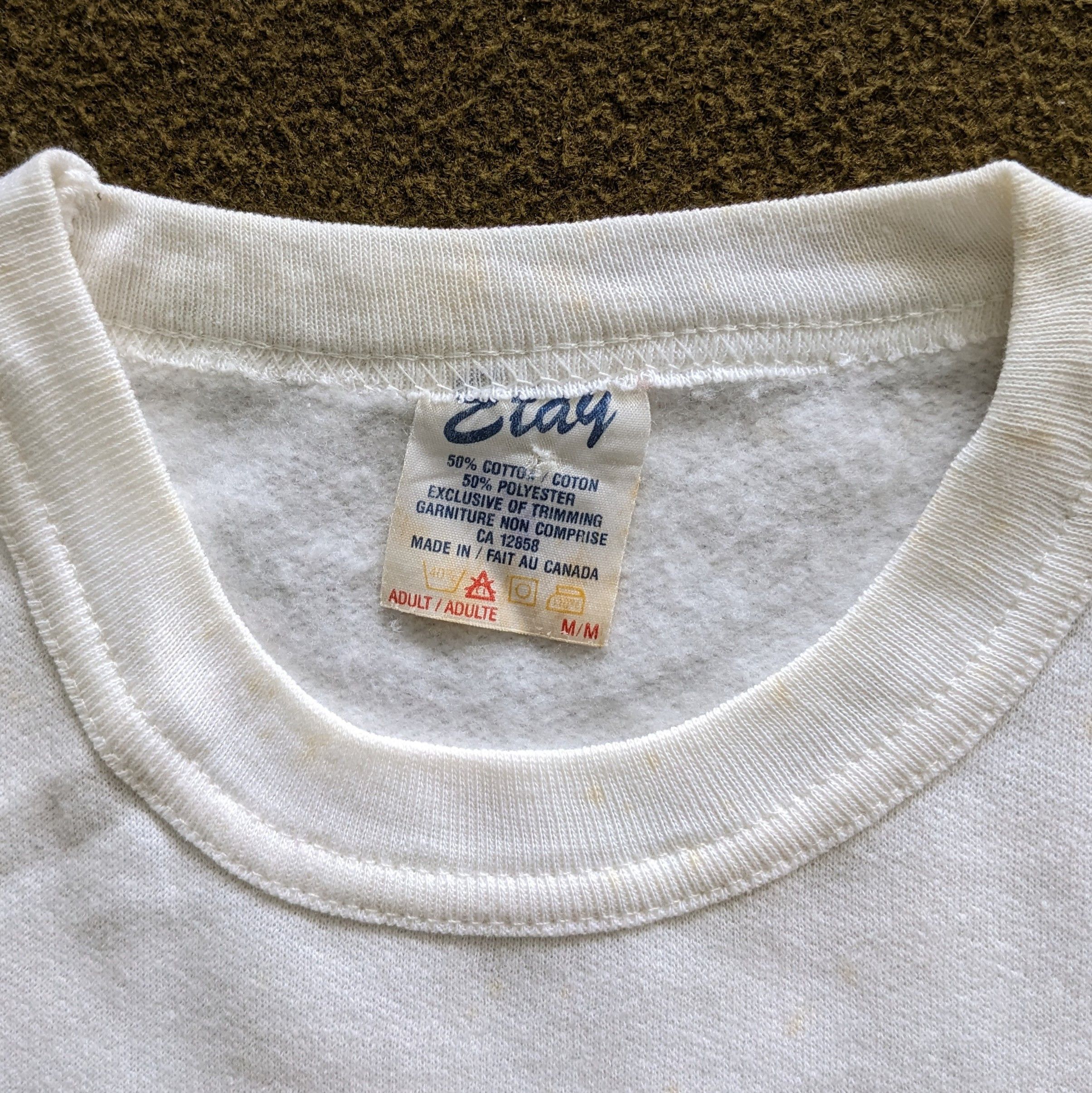 Vintage Vintage MONTREAL CANADA Flag Design Sweatshirt Size US S / EU 44-46 / 1 - 7 Thumbnail