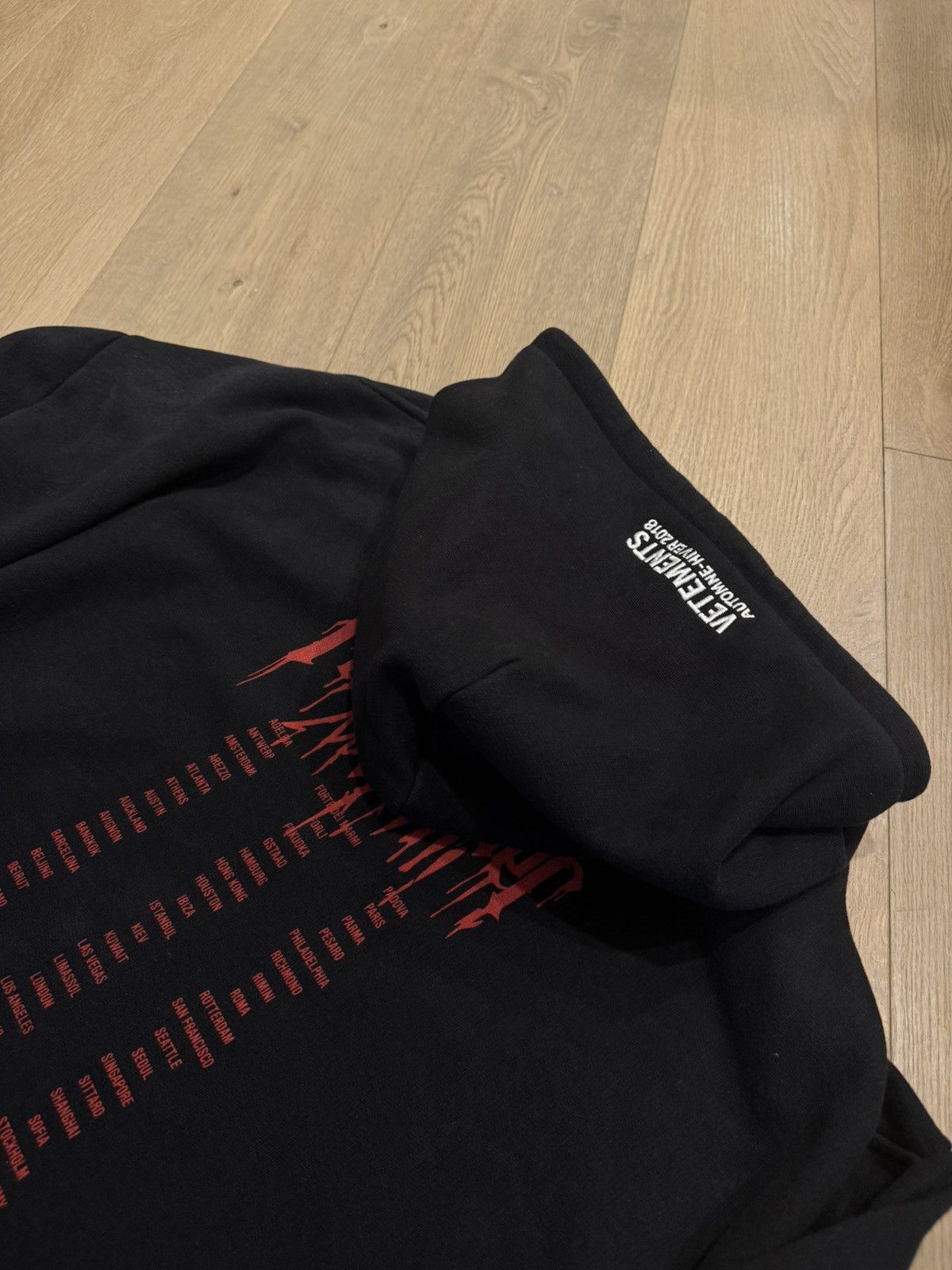 Vetements AW18 Vetements Metal Tour Hoodie Size US M / EU 48-50 / 2 - 9 Thumbnail