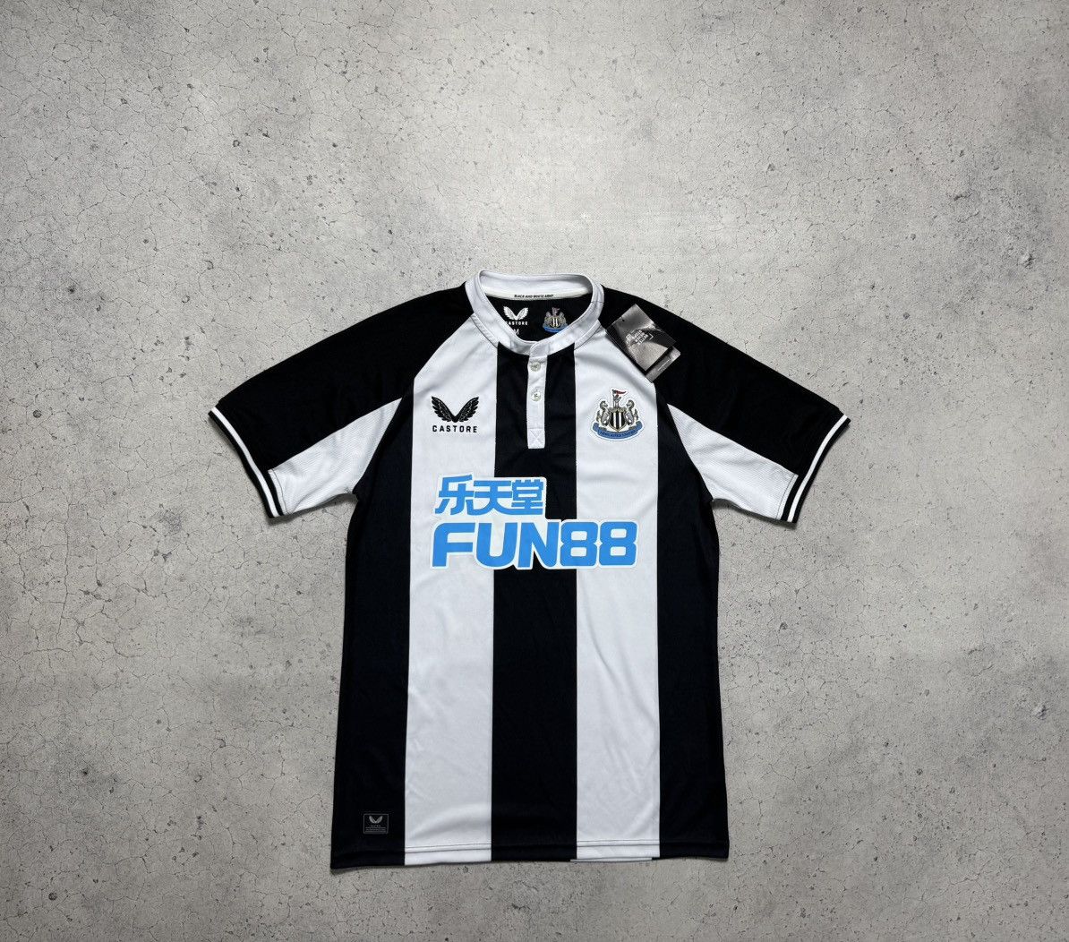 Castore Castore FC Newcastle United 2022/2023 Vintage Soccer Jersey Size US M / EU 48-50 / 2 - 1 Thumbnail