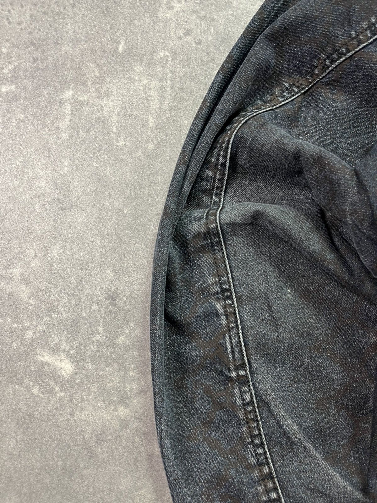 Karl Kani 2000s Karl Kani Snakeskin Big Logo Printed Denim Jacket L XL Size US L / EU 52-54 / 3 - 12 Thumbnail