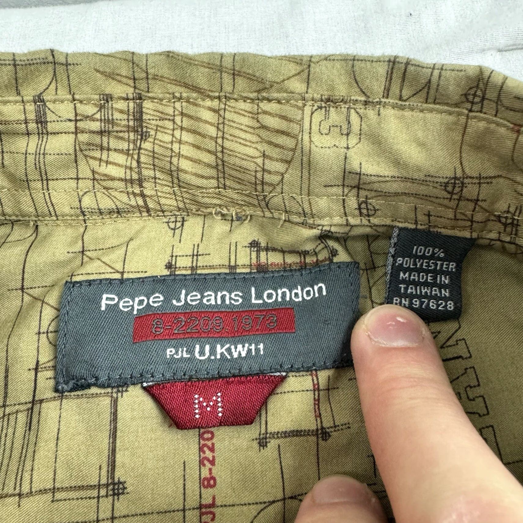 Vintage VINTAGE Pepe Jeans Button-Up Shirt Adult Medium Tan All Over Print 90s Punk, Long Sleeve, Brown, Graphic Print, Mens Size US M / EU 48-50 / 2 - 4 Thumbnail