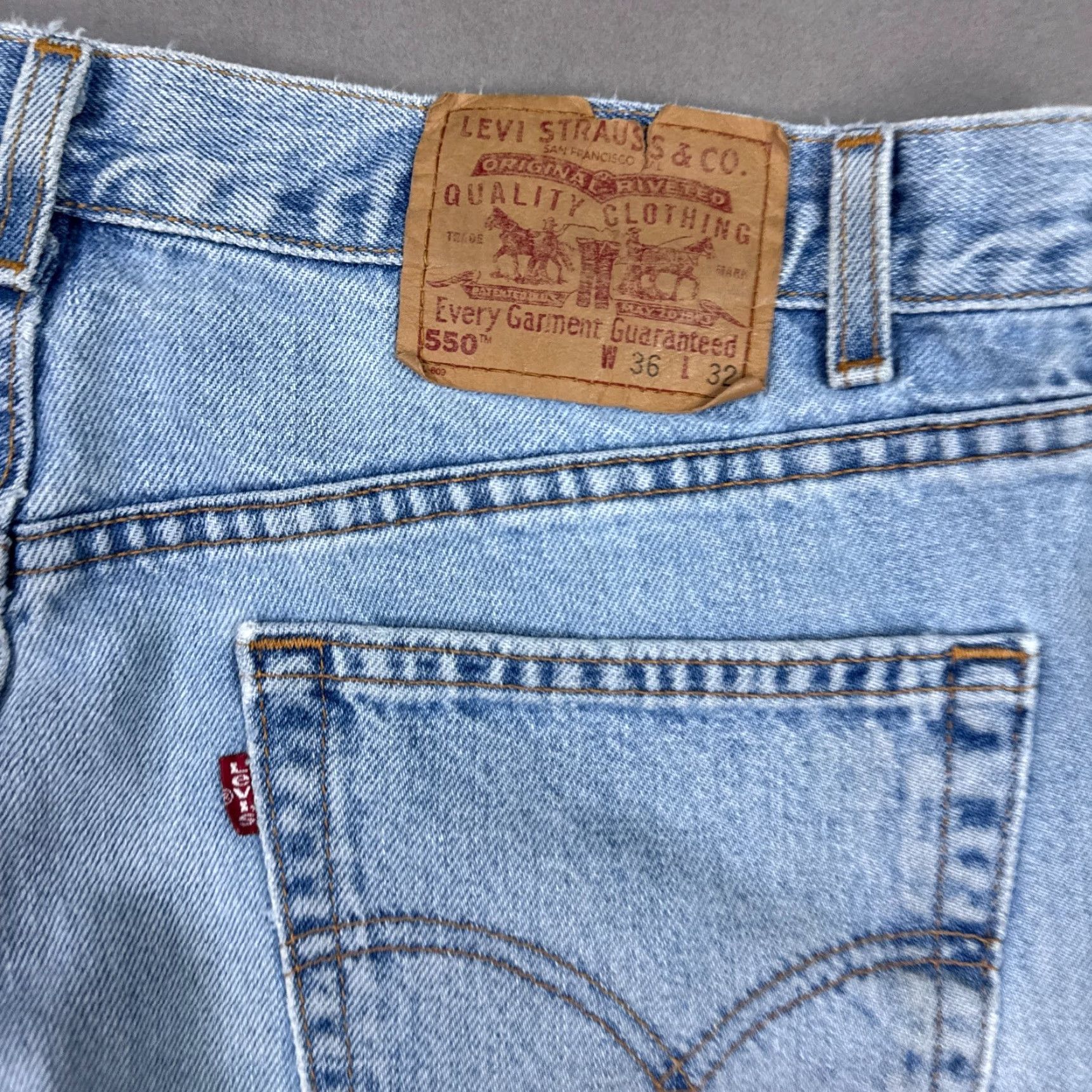 Levi's VINTAGE Levi's Jeans Mens 36x32 Blue Distressed 550 Relaxed Straight 5-Pocket Denim - White? Size US 36 / EU 52 - 7 Thumbnail