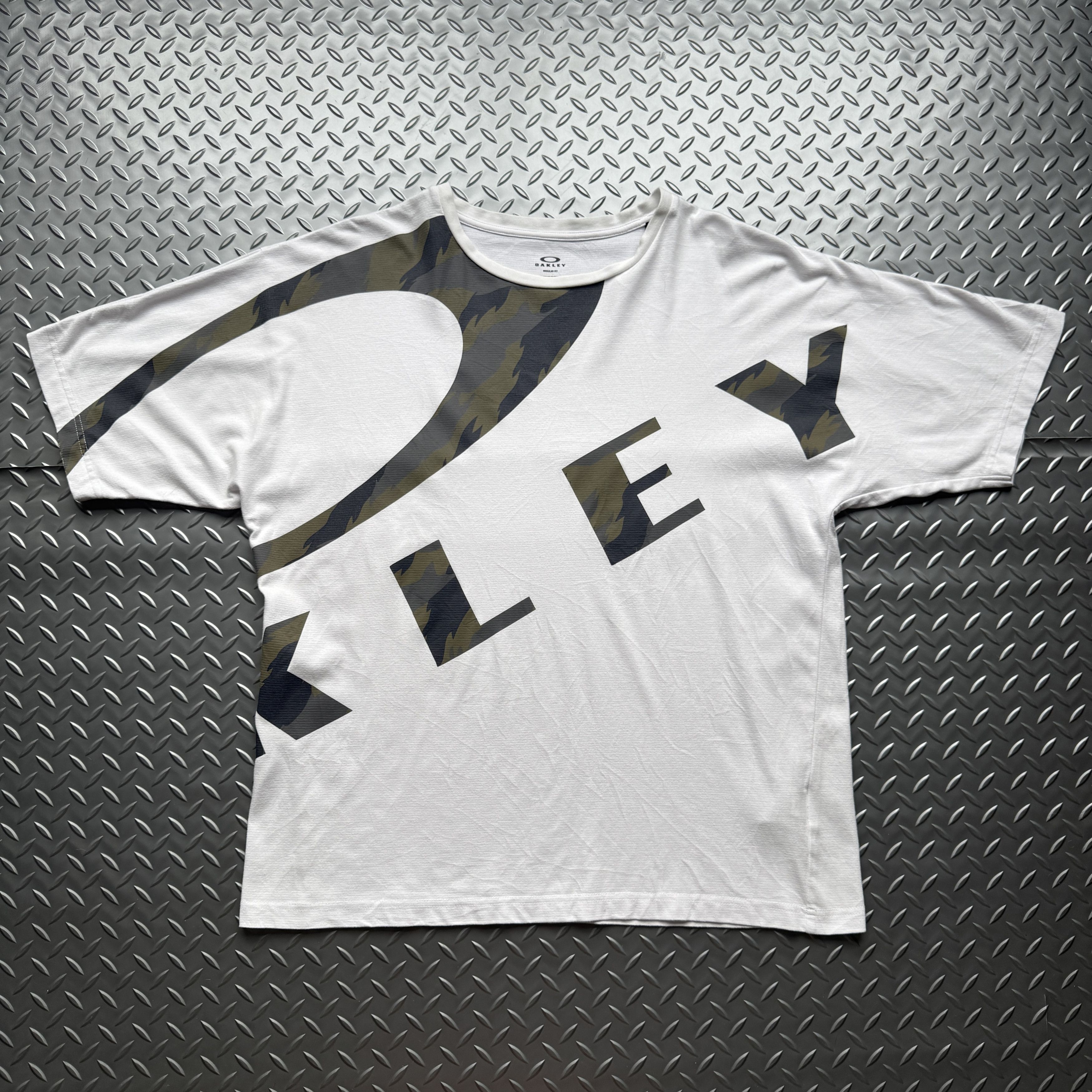 Oakley Oakley Big Logo Camo Tee Size US L / EU 52-54 / 3 - 1 Thumbnail