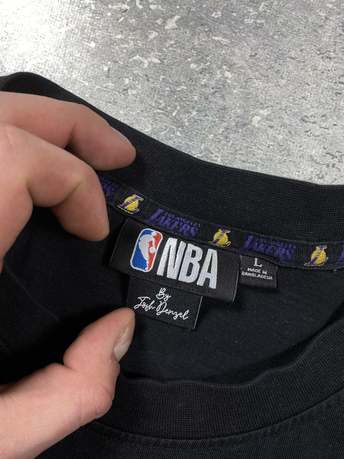 NBA Mens Black Los Angeles Lakers T-Shirt With Big Centre Logo Size US L / EU 52-54 / 3 - 5 Thumbnail