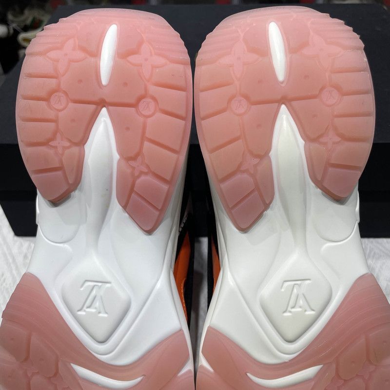 Louis Vuitton Louis Vuitton Run 55 Casual Sneakers for Women -2505 Size US 6 / IT 36 - 6 Thumbnail