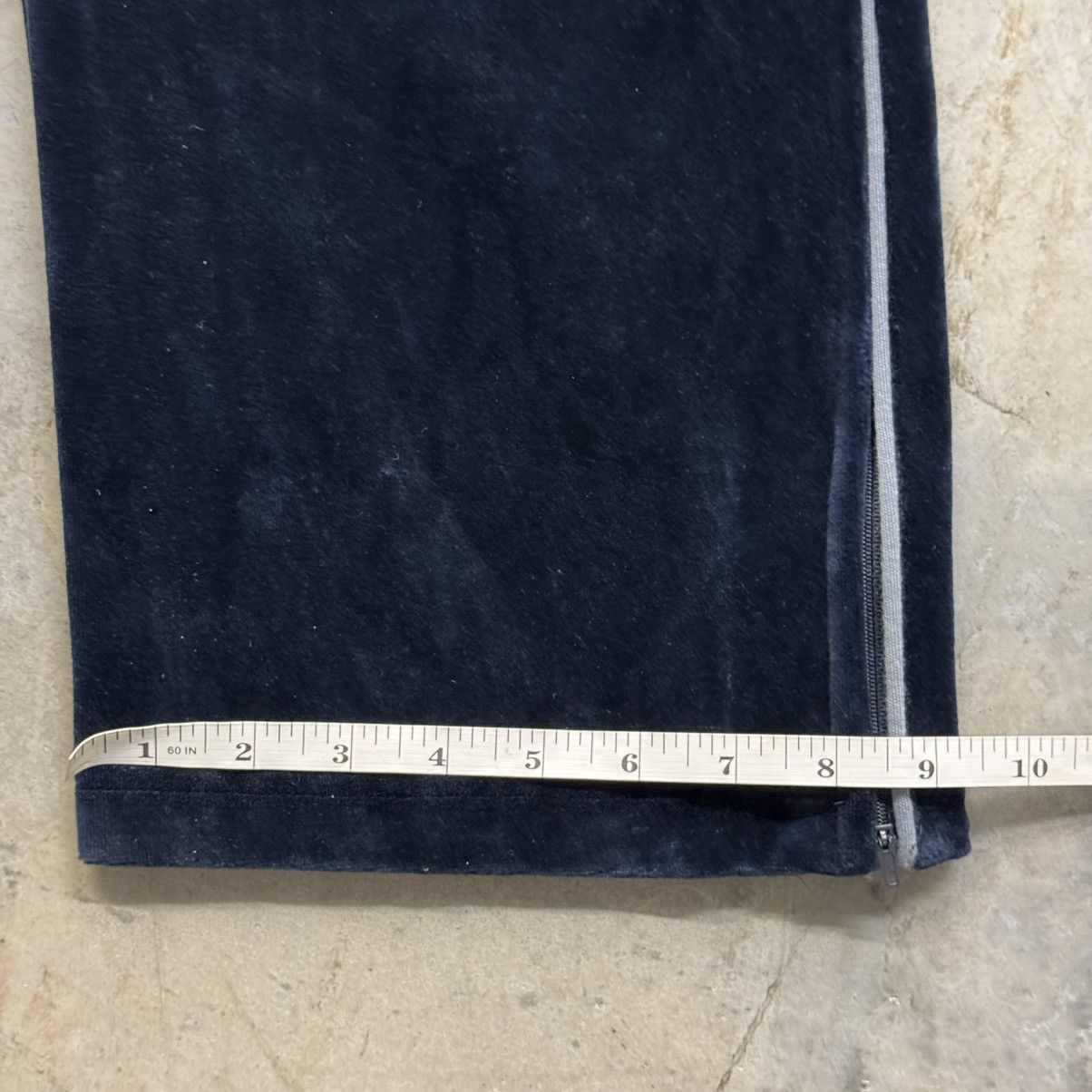 Vintage Vintage 90s Y2K Baggy Velour Track Pants Navy Side Stripe Size US 30 / EU 46 - 5 Thumbnail