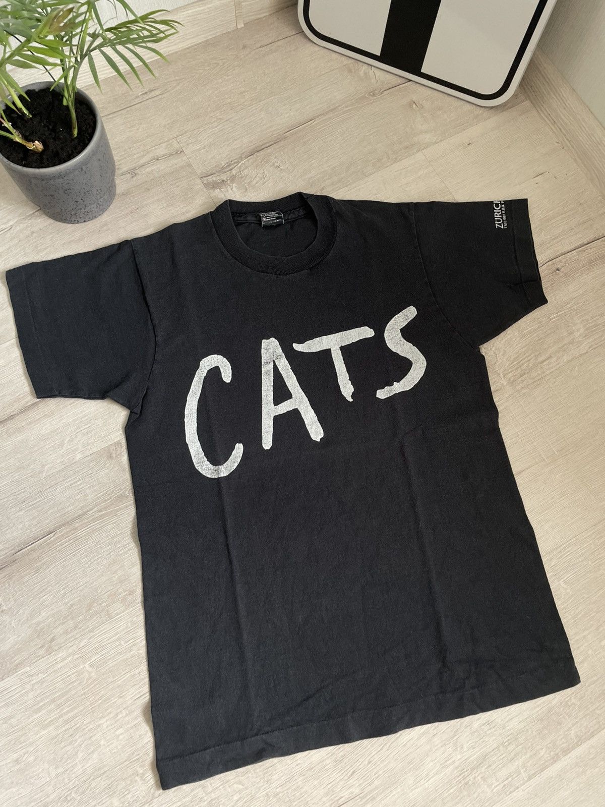 Band Tees Vintage 1981 The Cats Rock Band T-shirt Zurich Hard Metal Size US M / EU 48-50 / 2 - 4 Thumbnail