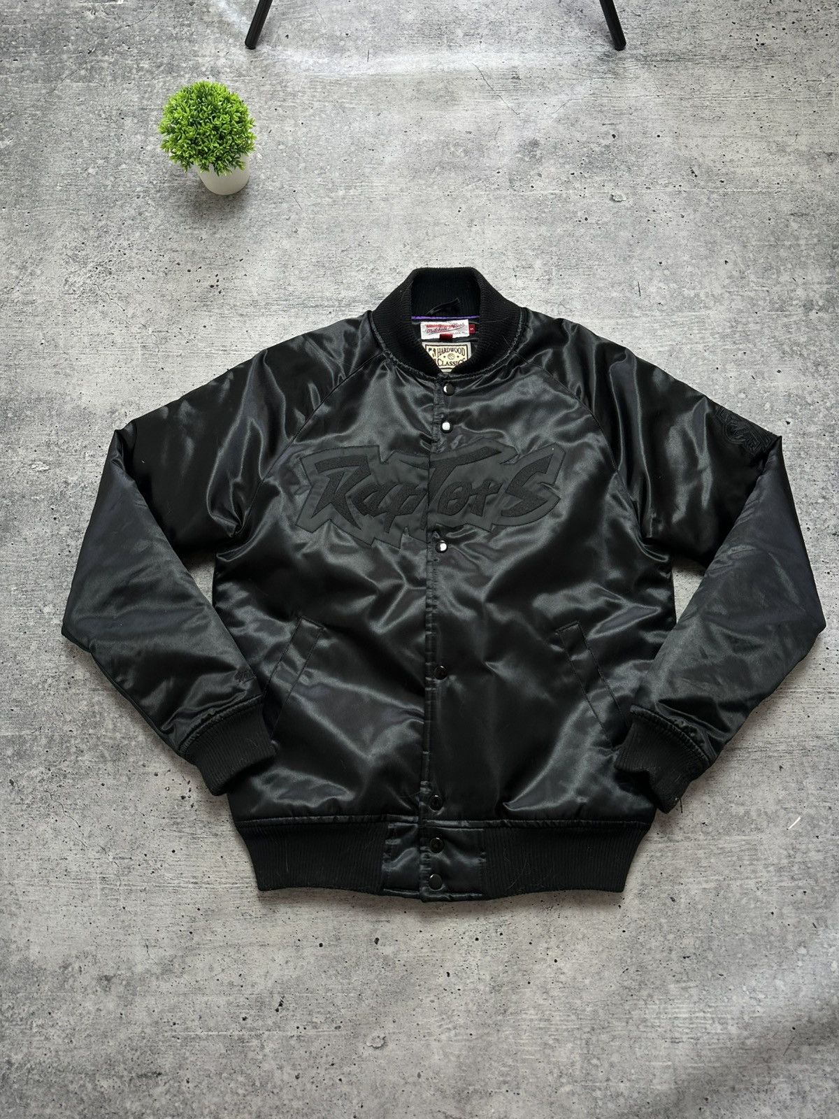 Mitchell & Ness Mitchell & Ness Raptors NBA Hardwood Satin Bomber Jacket Size US S / EU 44-46 / 1 - 2 Thumbnail