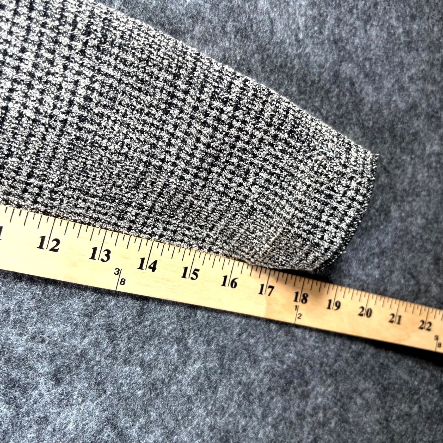 Vintage Jessica Howard Basic Jacket Womens 6 Gray Polyester Tweed Plaid Fox Fur Collar Jacket Women Grey Plaid Fox Fur Collar Size M / US 6-8 / IT 42-44 - 4 Thumbnail