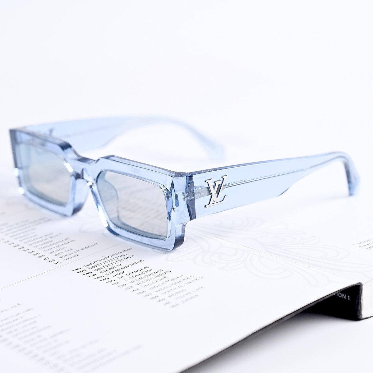 Louis Vuitton LOUIS VUITTON CRYSTAL BLUE SUNGLASSES Size ONE SIZE - 2 Thumbnail