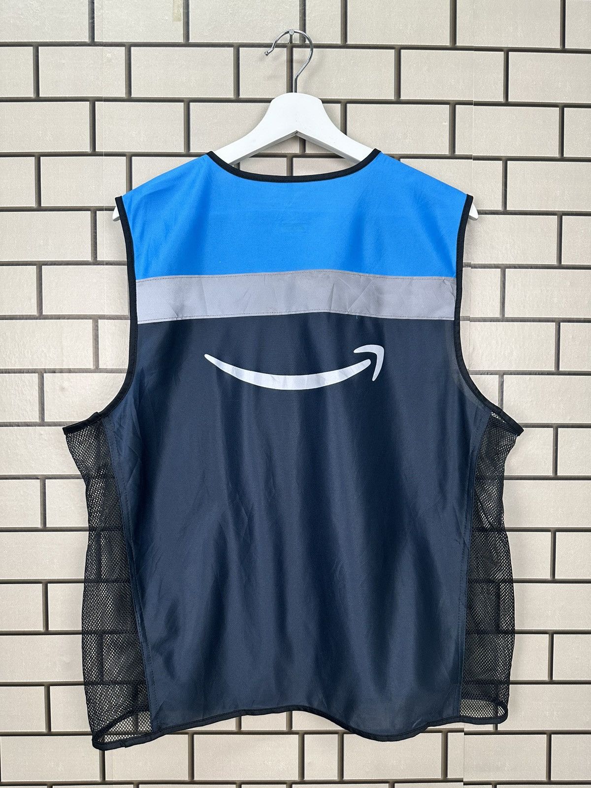 Other Amazon Employee Delivery Driver Reflective Work Vest M/L Size US M / EU 48-50 / 2 - 5 Thumbnail