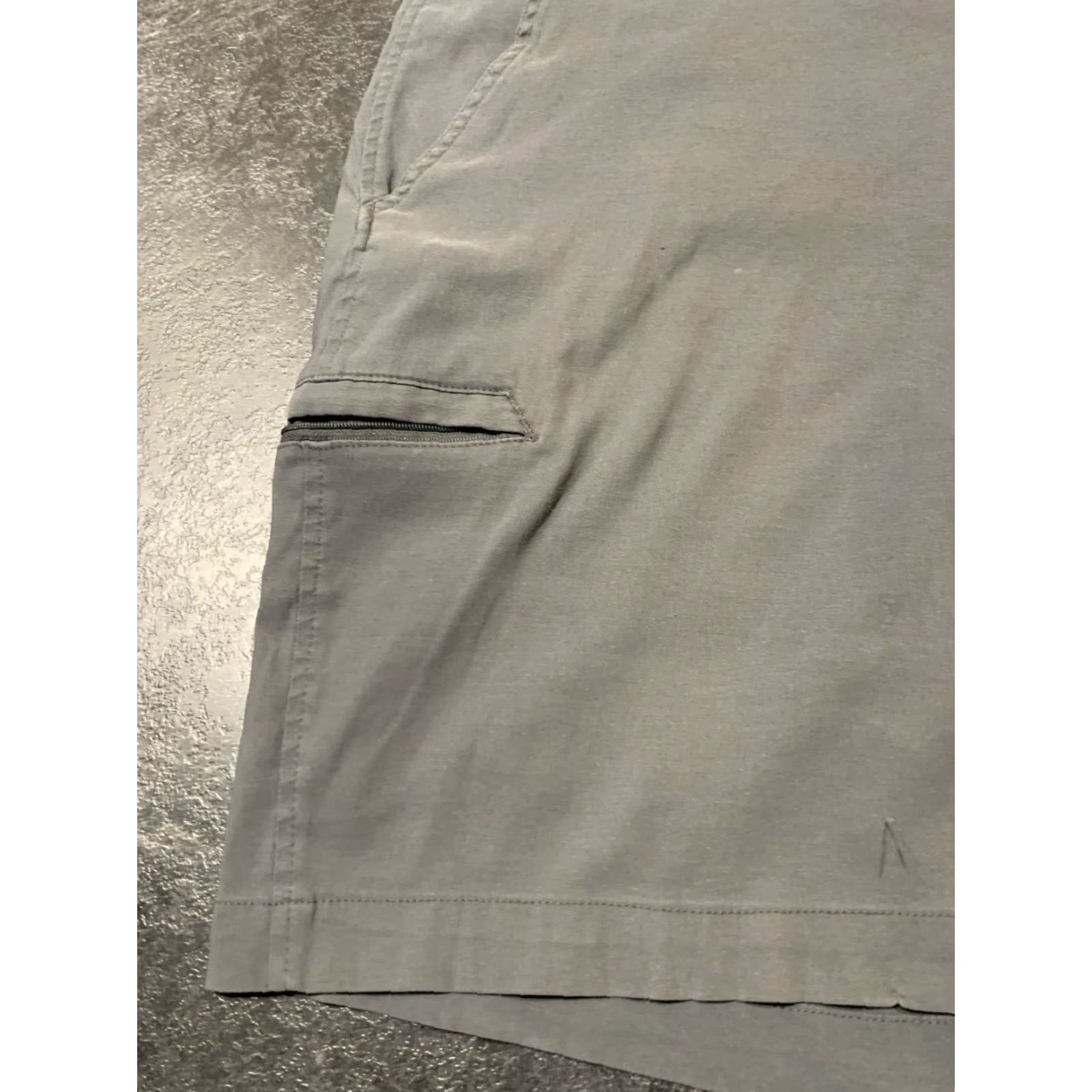 Vintage Columbia Men's Cargo Shorts 38 Inch Waist Gray Casual Outdoor Hiking Cotton Regular Fit Size US 38 / EU 54 - 2 Thumbnail