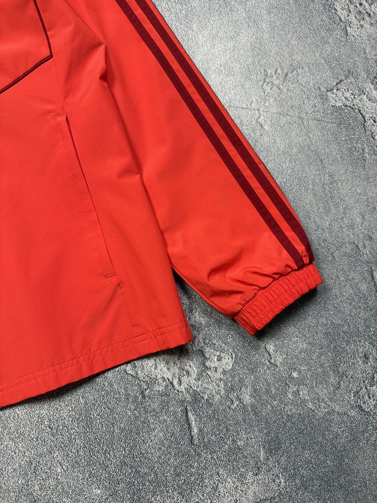 Adidas Vintage Adidas FC Bayern Munchen Soccer Zip Up Windbreaker Size US L / EU 52-54 / 3 - 7 Thumbnail