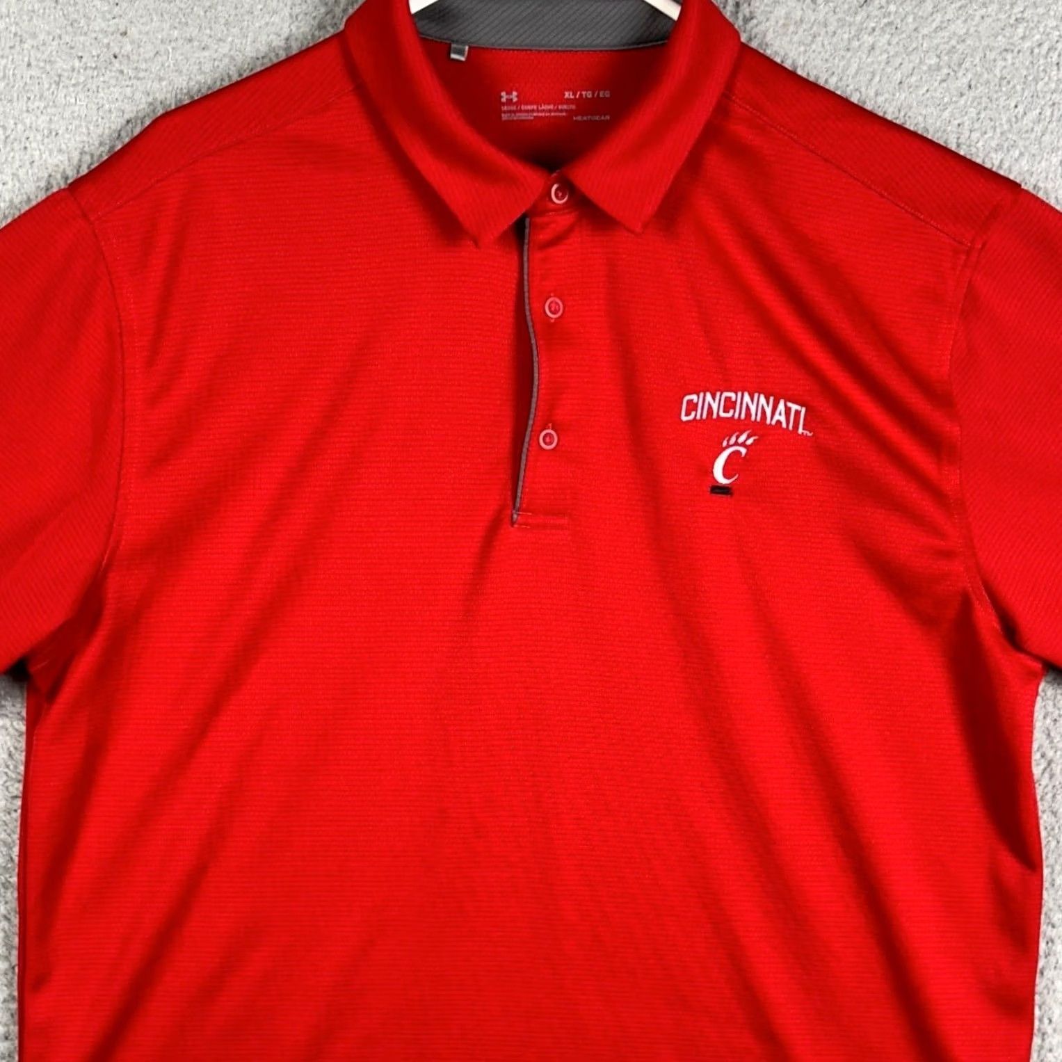 Under Armour Under Armour HeatGear Polo Shirt Mens XL Red Cincinnati Bearcats Logo Stripes Short Sleeve Collared Buttoned Pocketless Size US XL / EU 56 / 4 - 2 Thumbnail