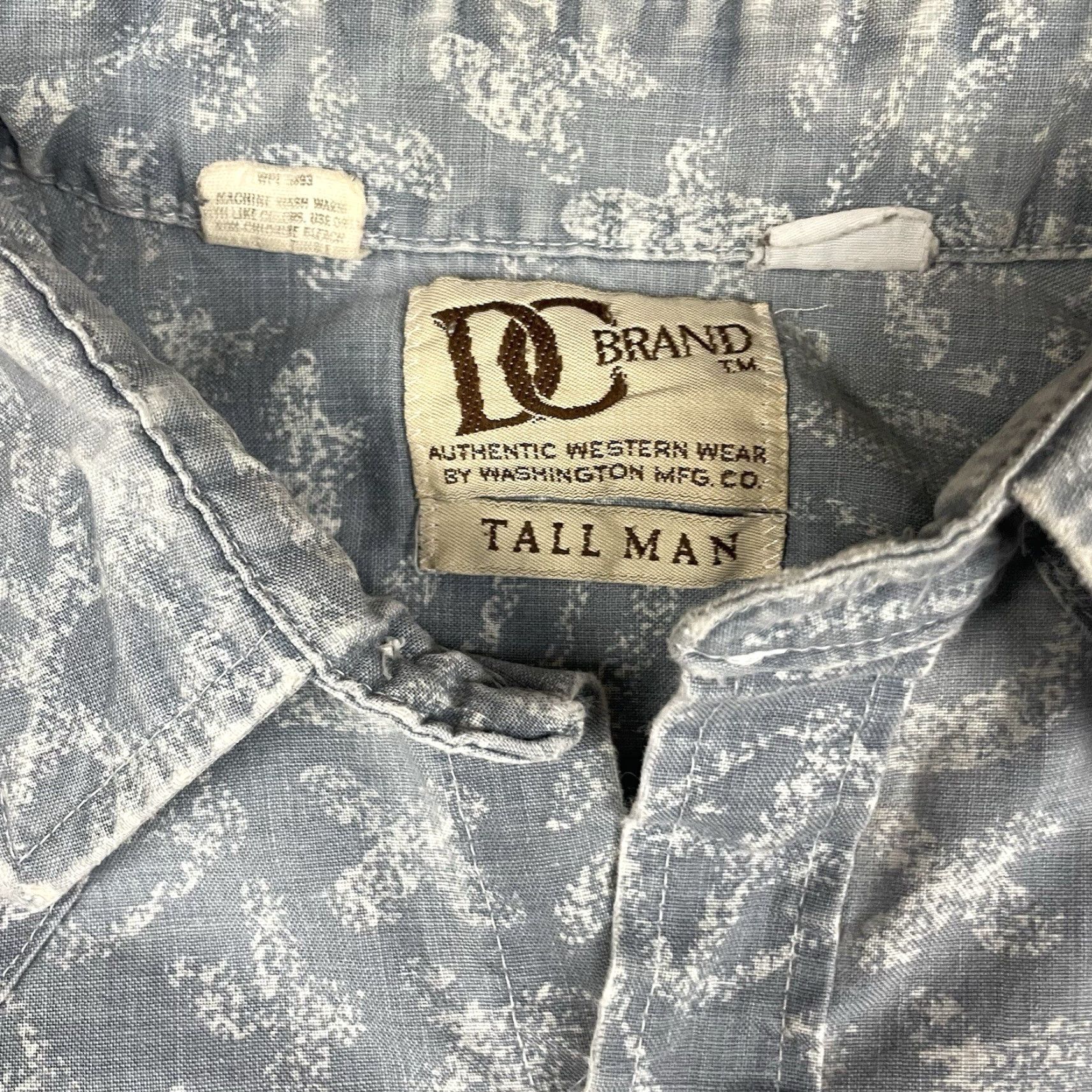 Vintage VINTAGE Dee Cee Pearl Snap Shirt Adult XL Blue Distressed Rancher Western DC Shirt Men XL Blue Floral Cotton Woven Button-Up Western Mens Size US XL / EU 56 / 4 - 5 Thumbnail