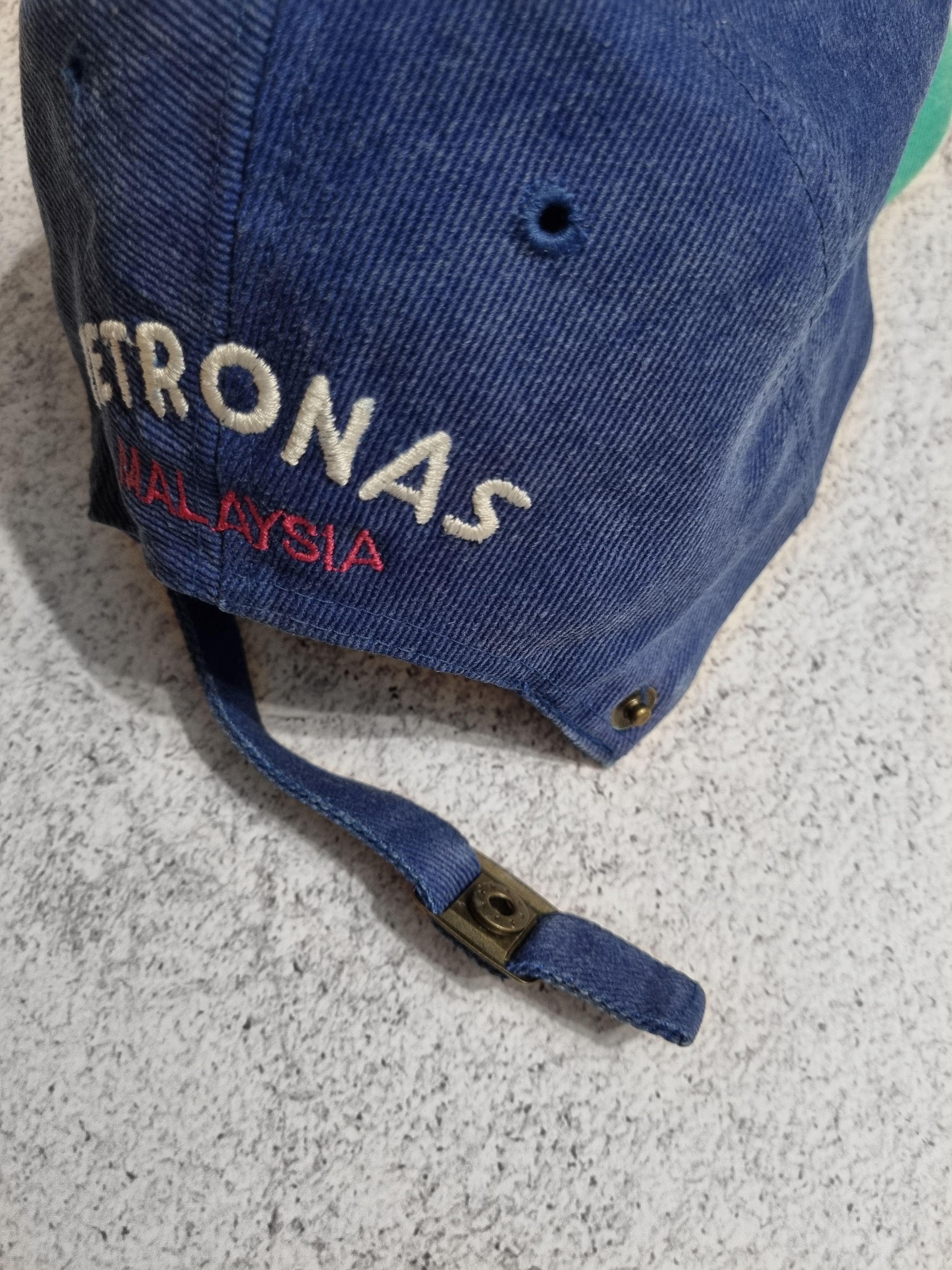 Red Bull × Vintage Vintage Red Bull 90’s Sauber Petronas Racing Cap Hat Size ONE SIZE - 8 Thumbnail